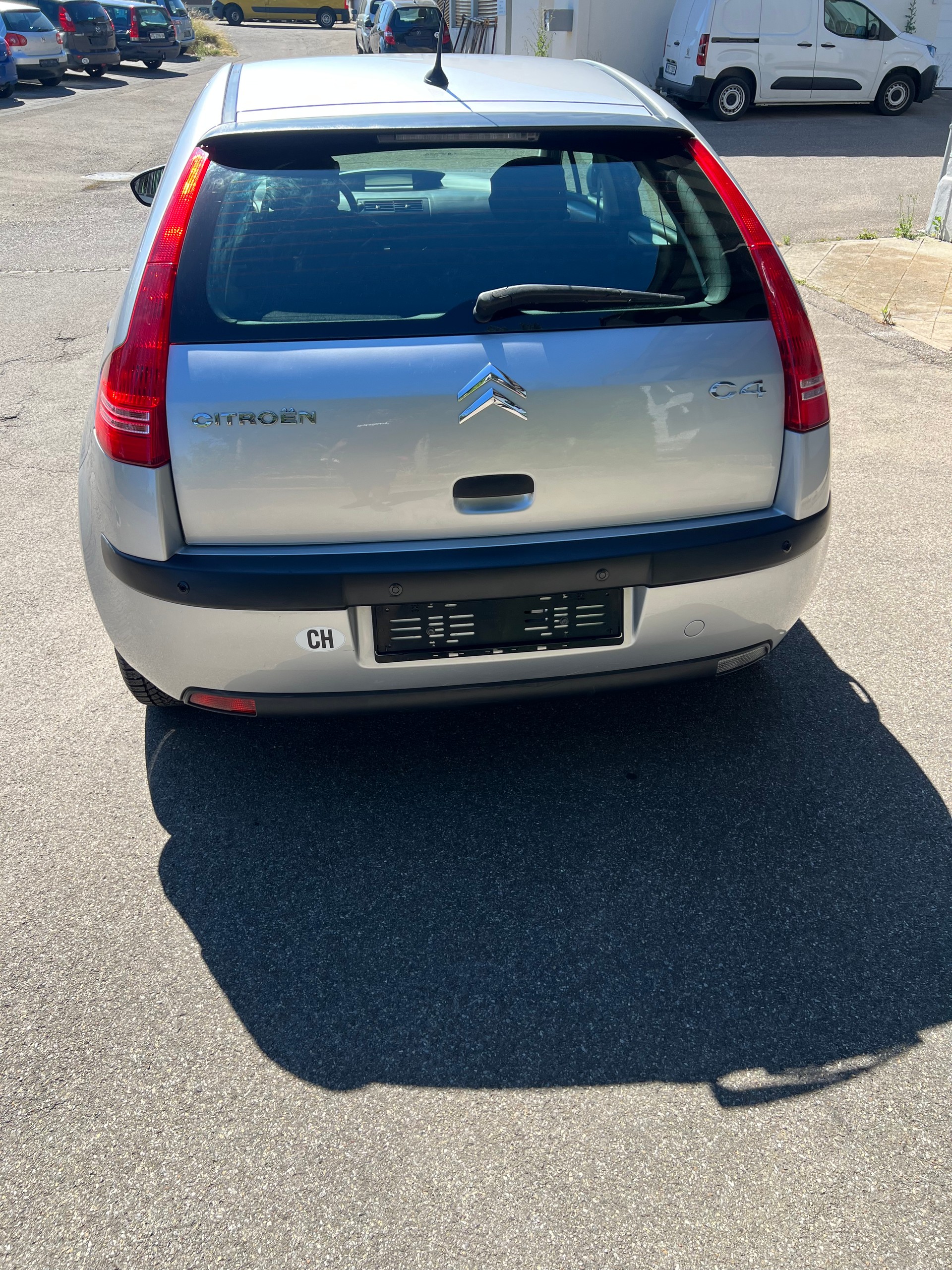 CITROEN C4 Berline 1.4i 16V Essentiel (X)-image-5