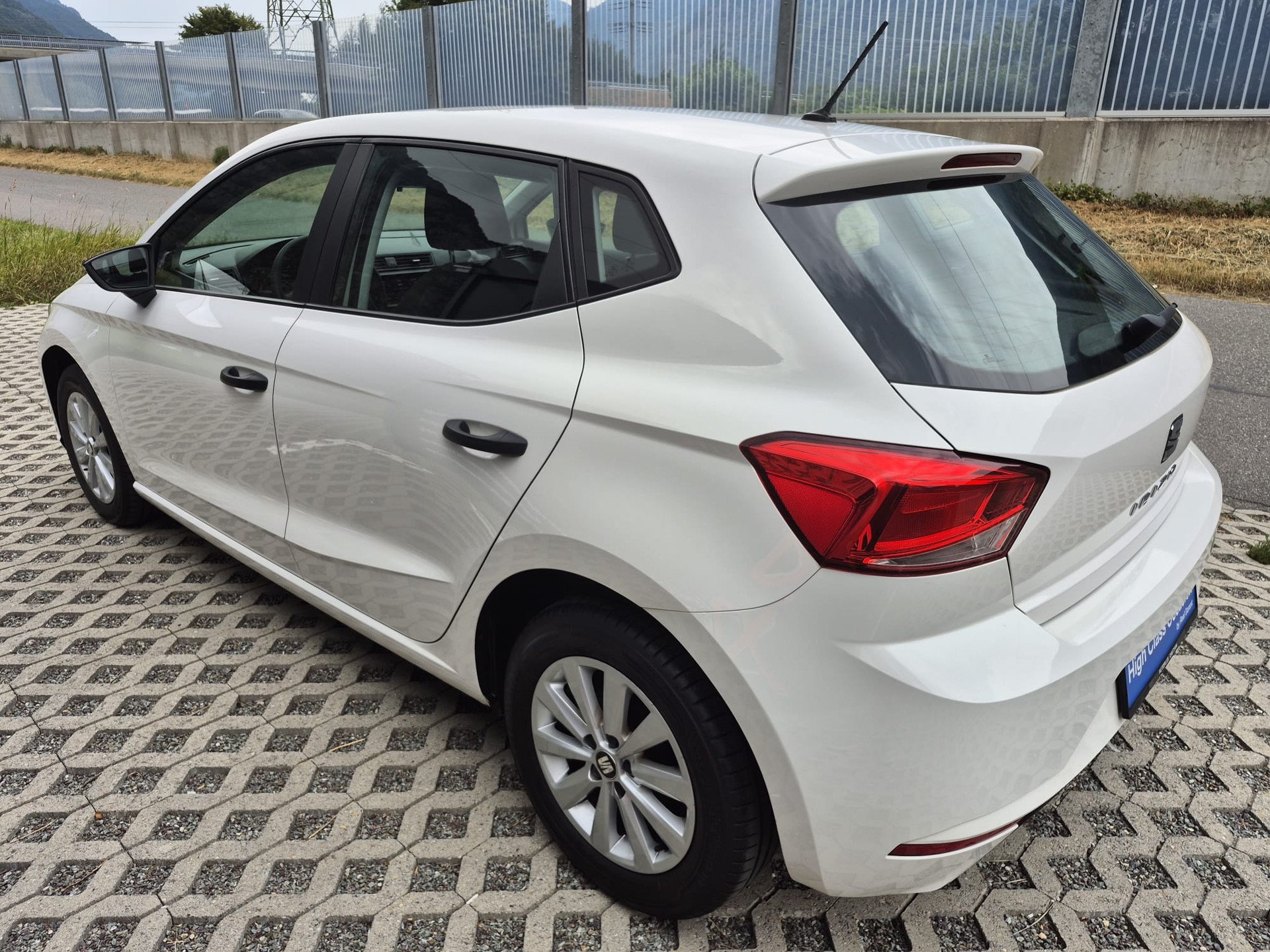 SEAT Ibiza 1.0 EcoTSI Reference-image-3