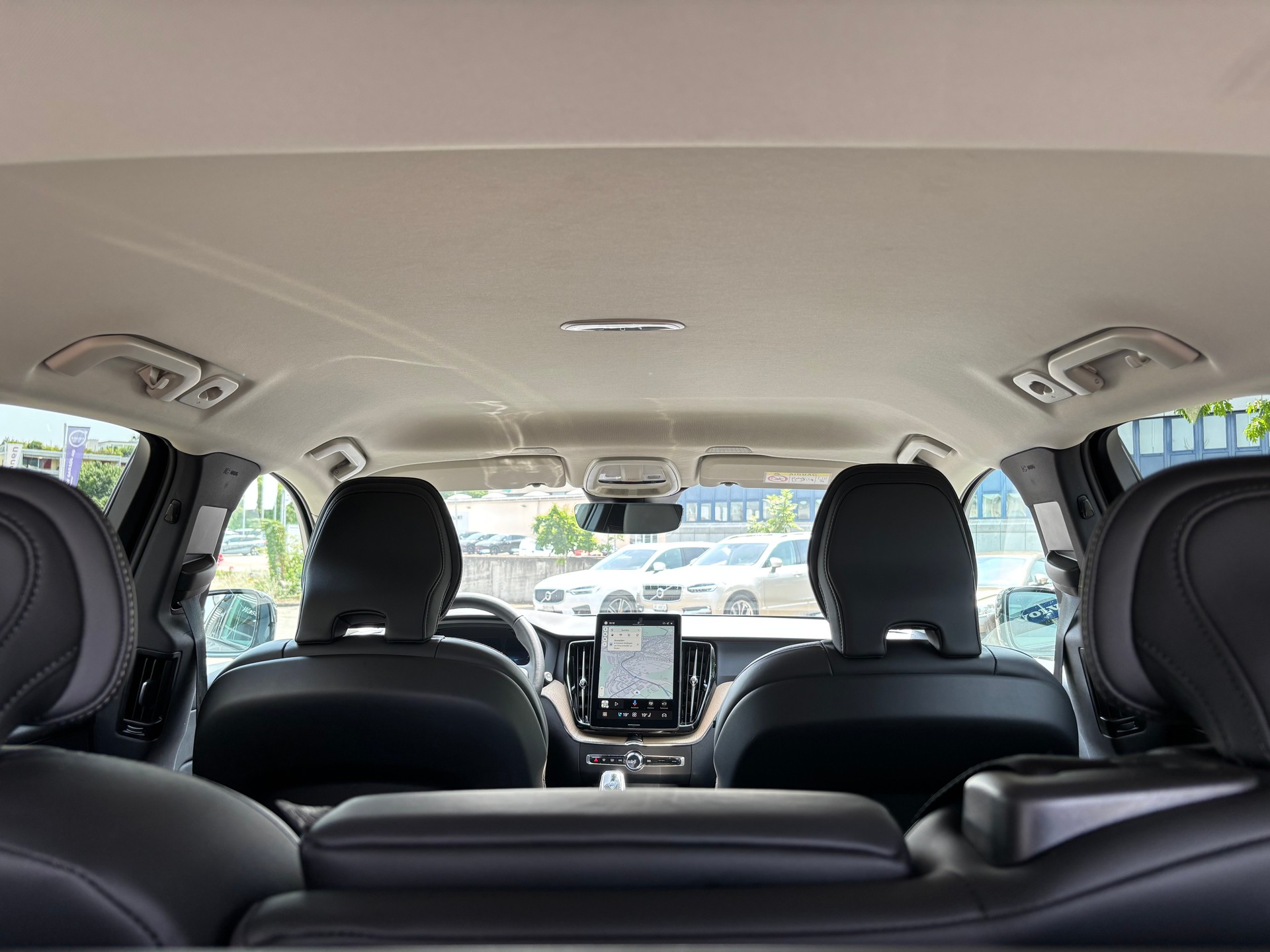 VOLVO XC60 2.0 B5 MH Plus Dark AWD-image-10