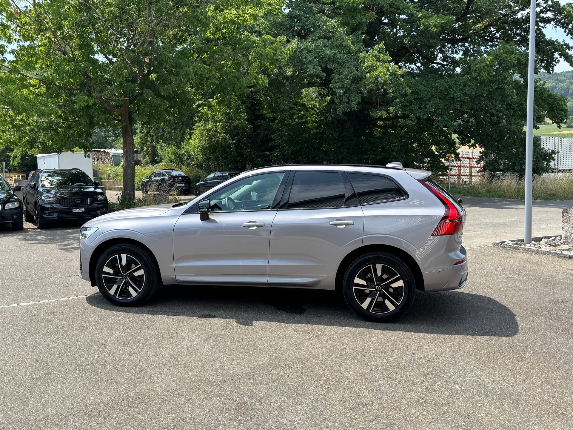 VOLVO XC60 2.0 B5 MH Plus Dark AWD-image-4