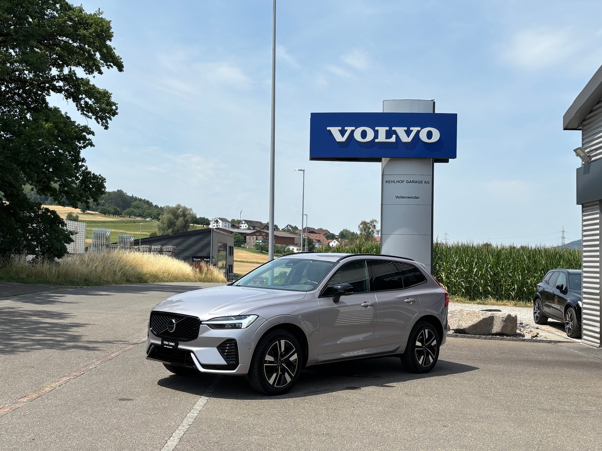 VOLVO XC60 2.0 B5 MH Plus Dark AWD-image-0