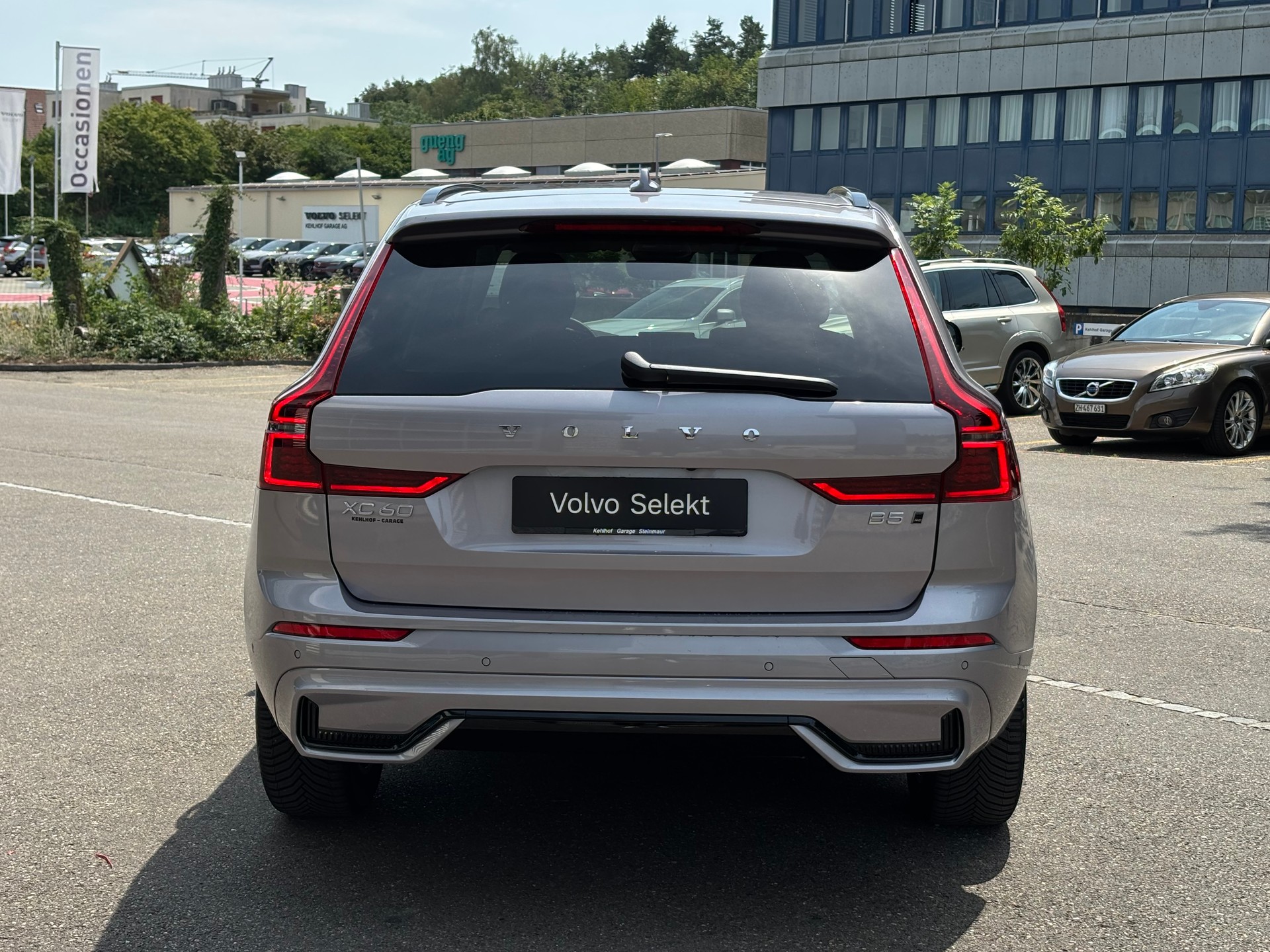 VOLVO XC60 2.0 B5 MH Plus Dark AWD-image-8