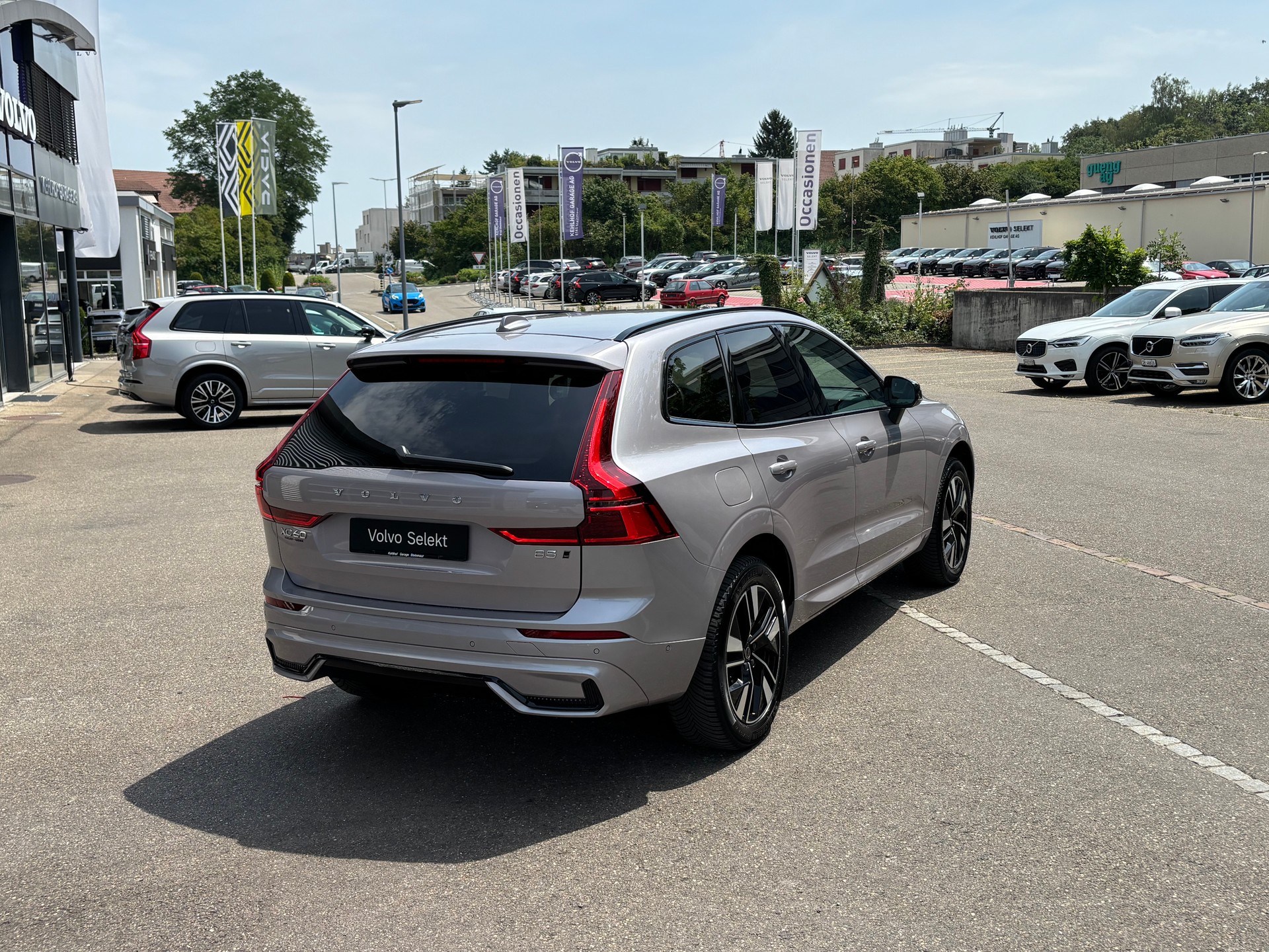 VOLVO XC60 2.0 B5 MH Plus Dark AWD-image-5