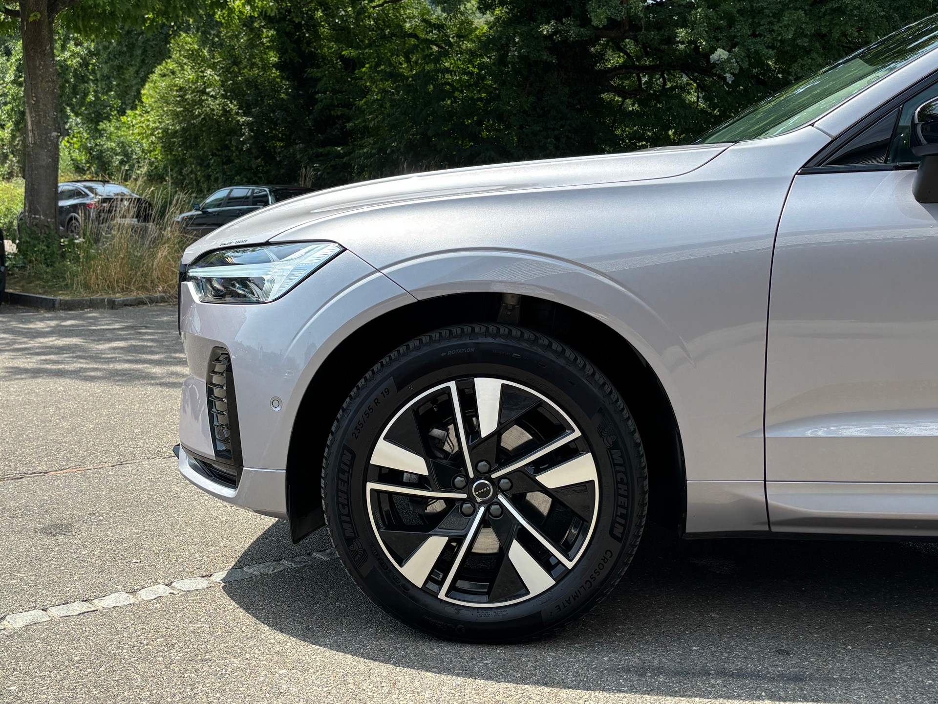 VOLVO XC60 2.0 B5 MH Plus Dark AWD-image-1