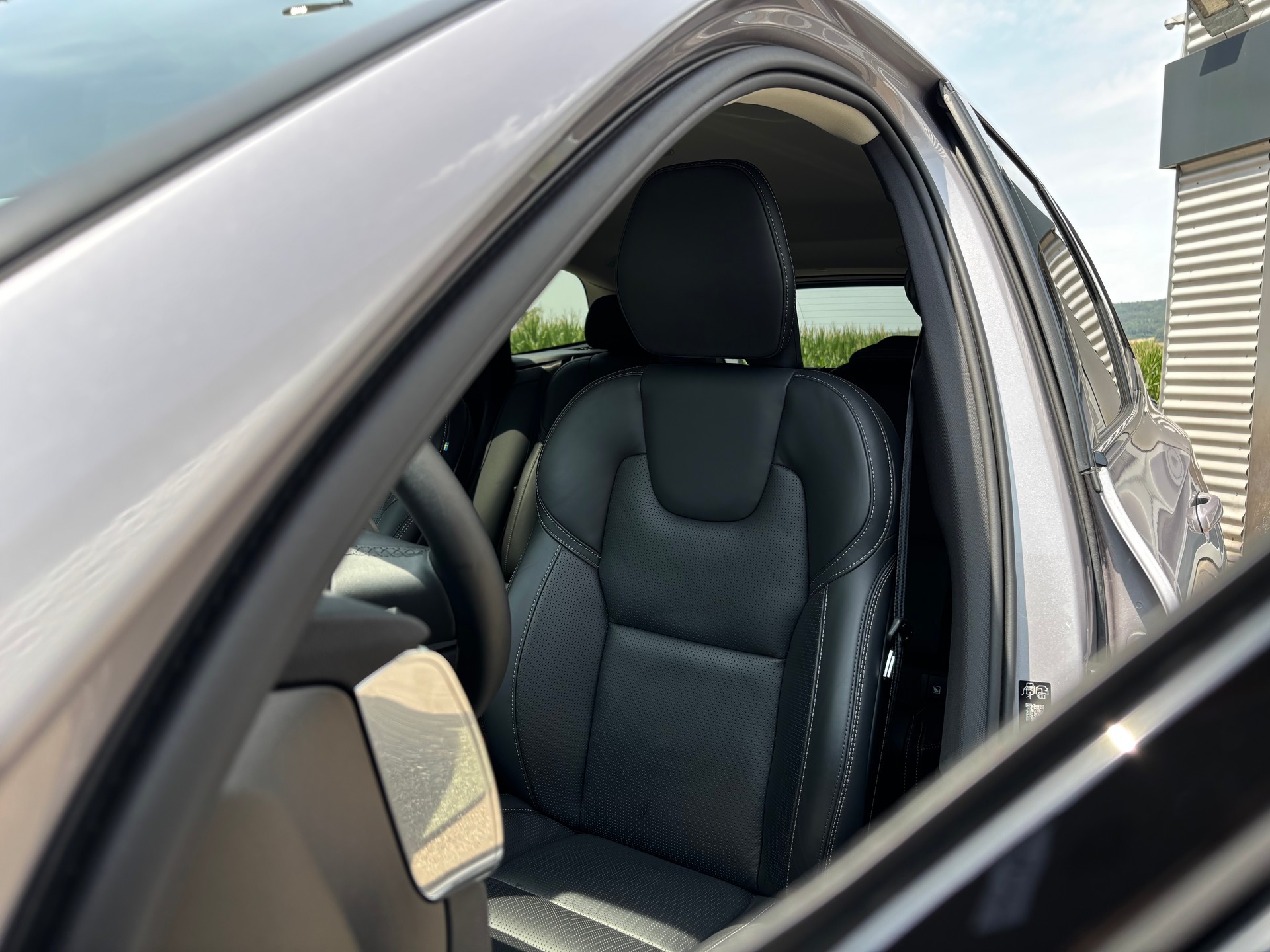 VOLVO XC60 2.0 B5 MH Plus Dark AWD-image-3