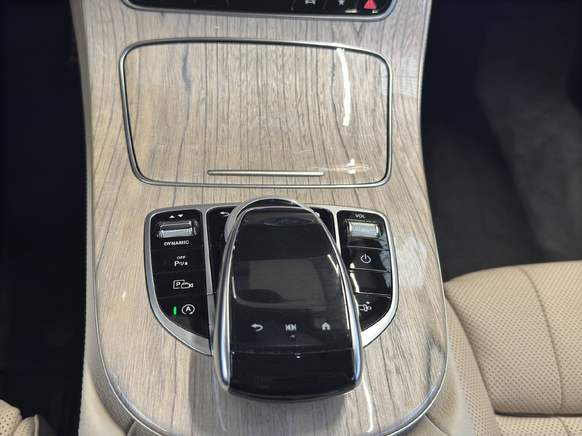 MERCEDES-BENZ E 300 AMG Line Cabriolet-image-11