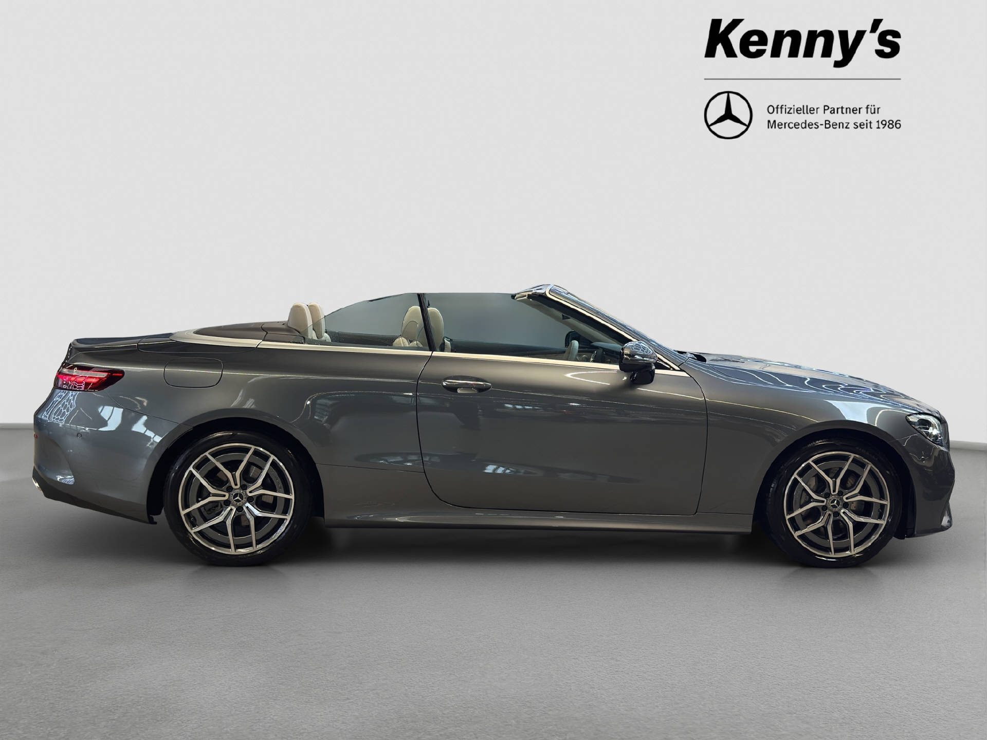 MERCEDES-BENZ E 300 AMG Line Cabriolet-image-3