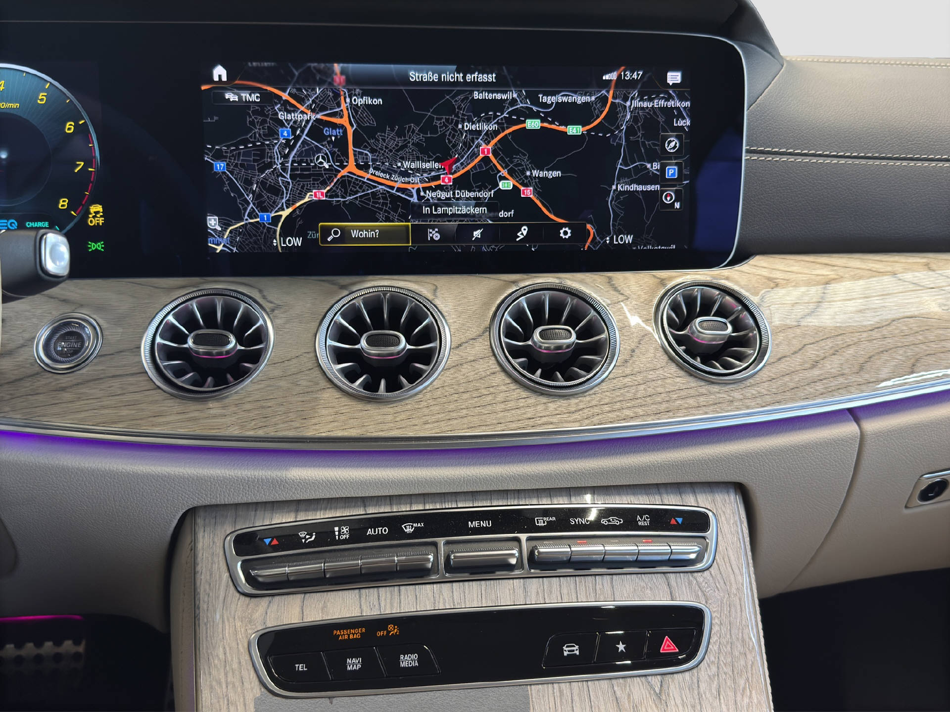 MERCEDES-BENZ E 300 AMG Line Cabriolet-image-10