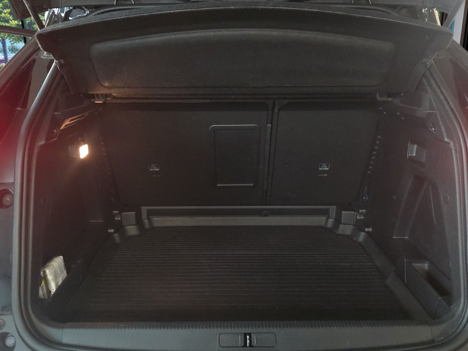 PEUGEOT 3008 1.5 BlueHDi GT EAT8 CH-Fahrzeug-image-21