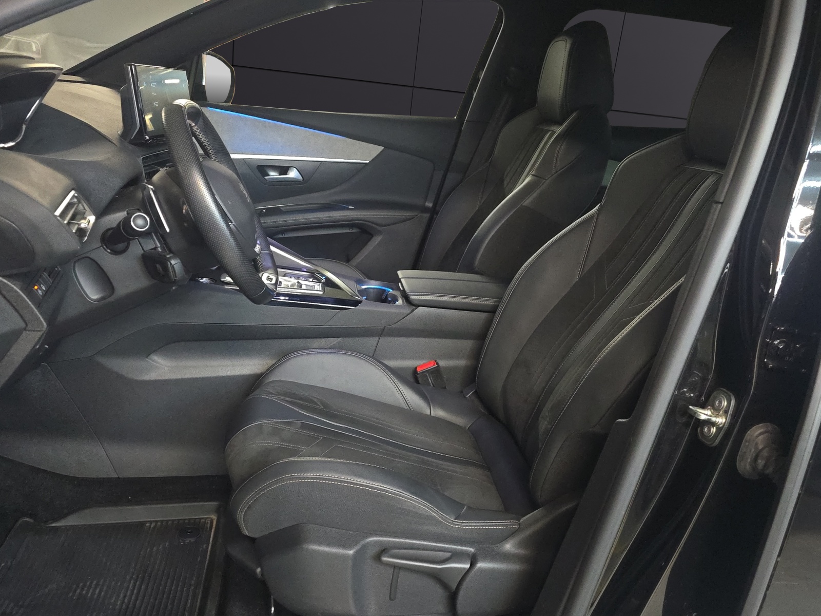 PEUGEOT 3008 1.5 BlueHDi GT EAT8 CH-Fahrzeug-image-8
