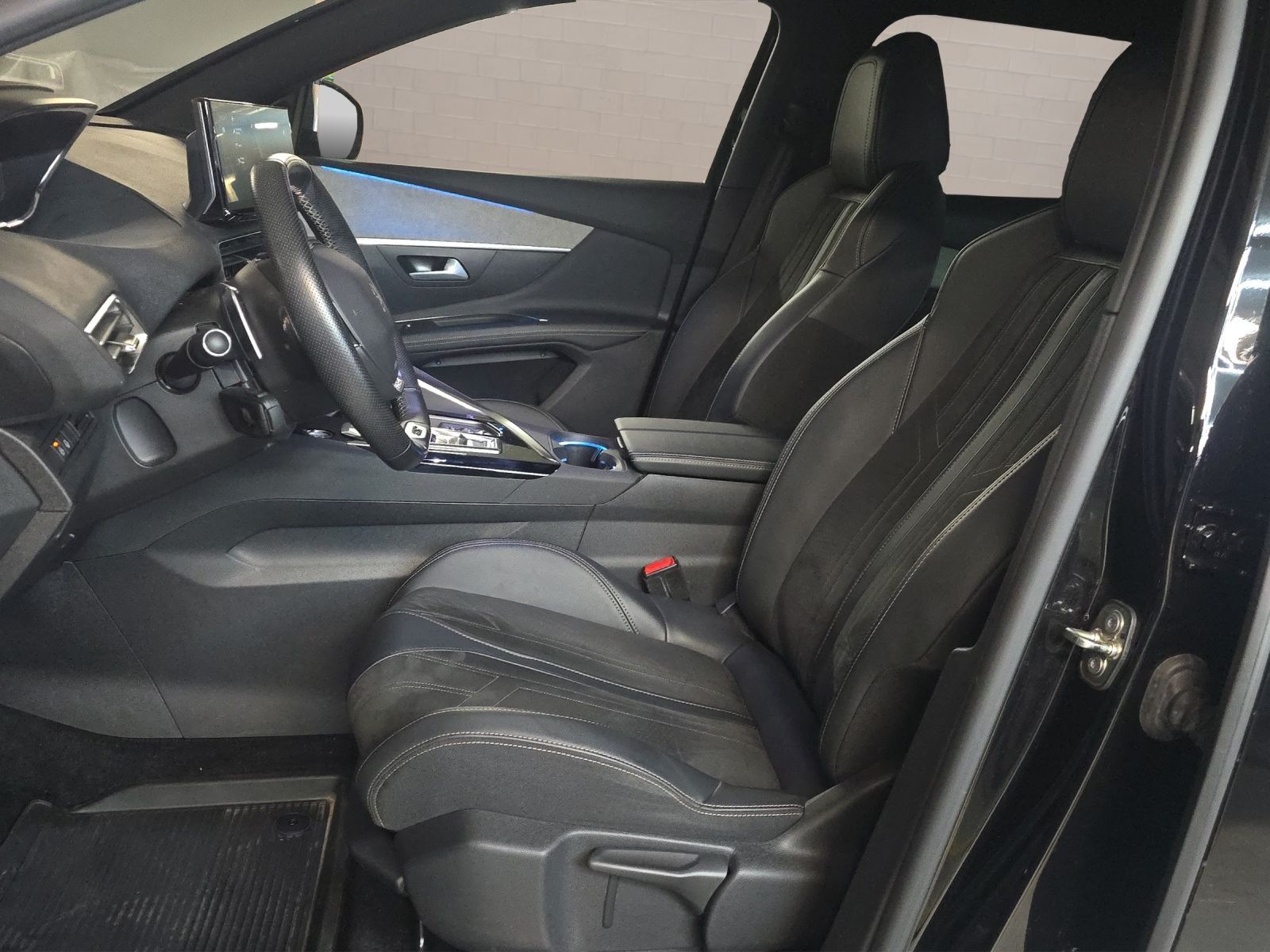 PEUGEOT 3008 1.5 BlueHDi GT EAT8 CH-Fahrzeug-image-8