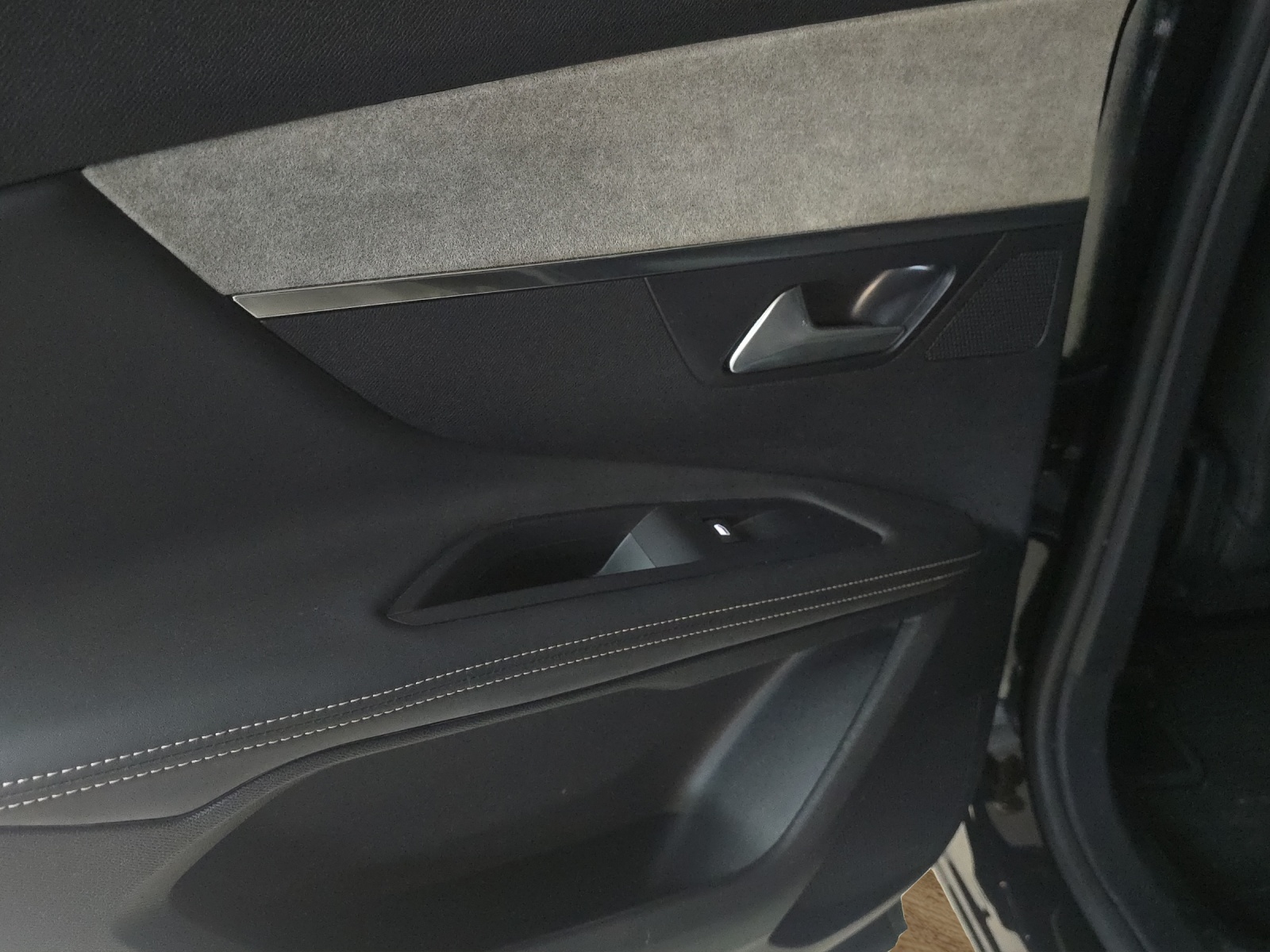 PEUGEOT 3008 1.5 BlueHDi GT EAT8 CH-Fahrzeug-image-20