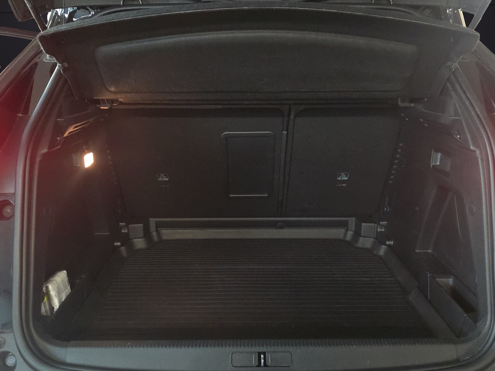 PEUGEOT 3008 1.5 BlueHDi GT EAT8 CH-Fahrzeug-image-21