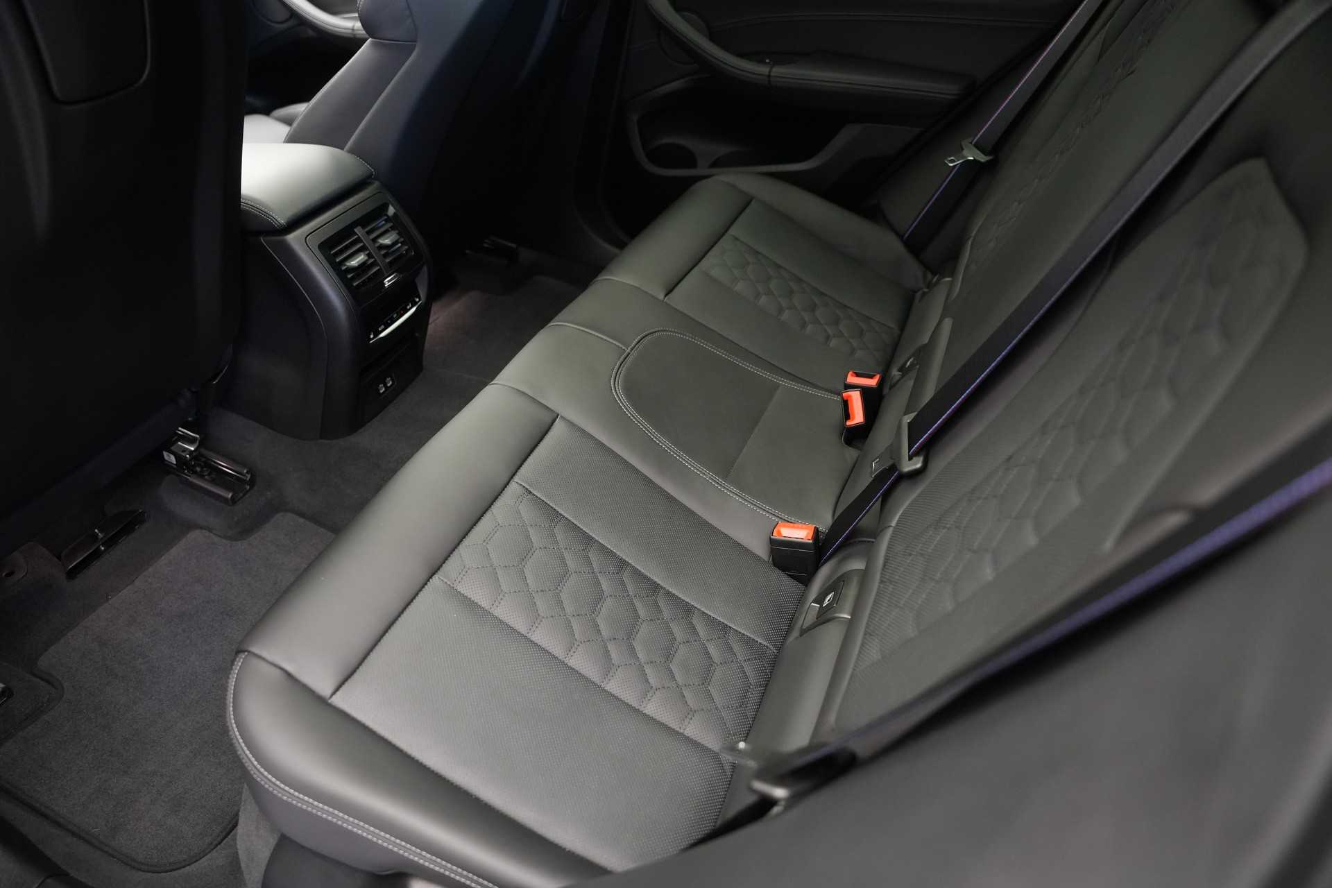 BMW X4M xDrive M Competition Steptronic *Panorama* *Lenkradheizung* *HuD*-image-16