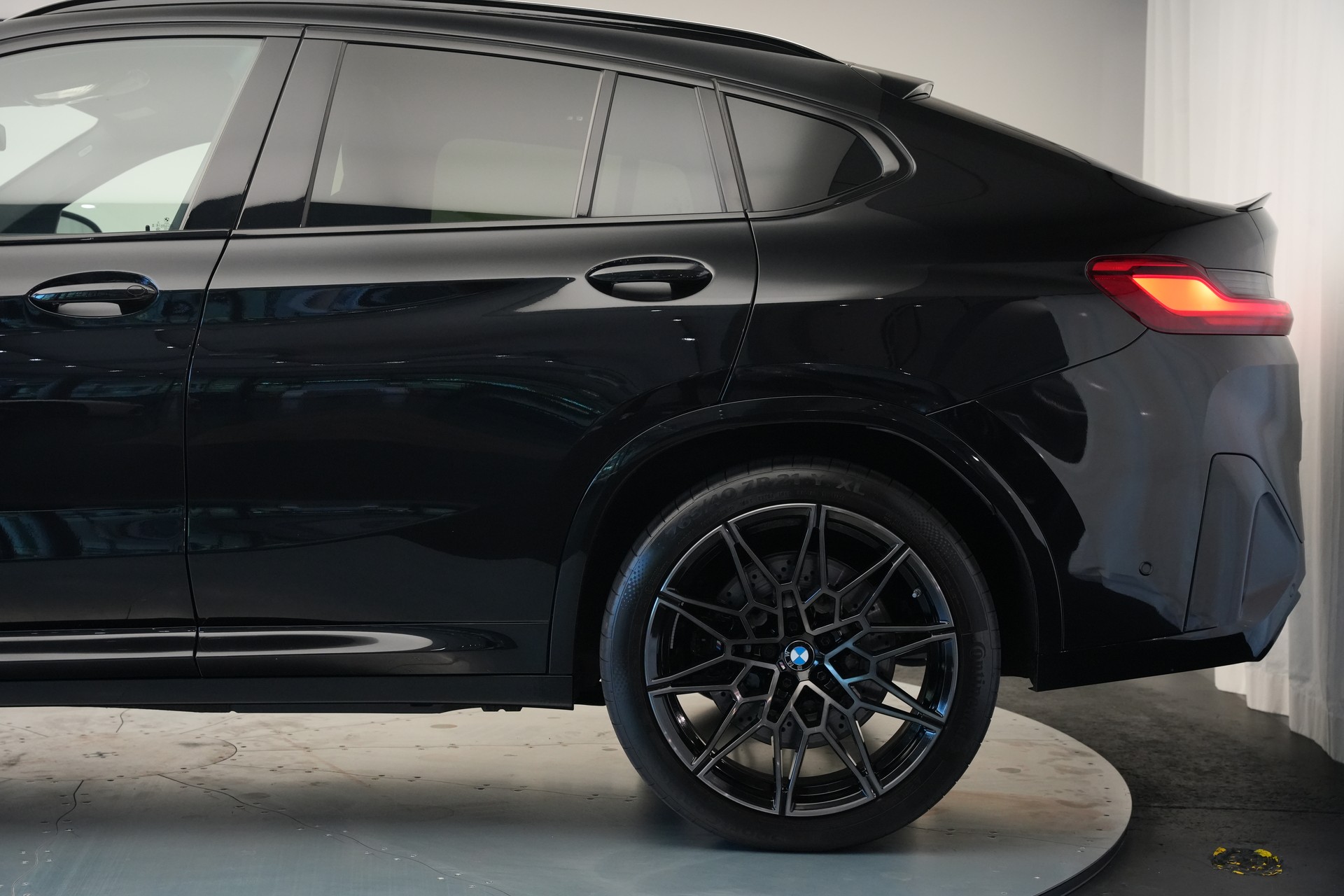 BMW X4M xDrive M Competition Steptronic *Panorama* *Lenkradheizung* *HuD*-image-49