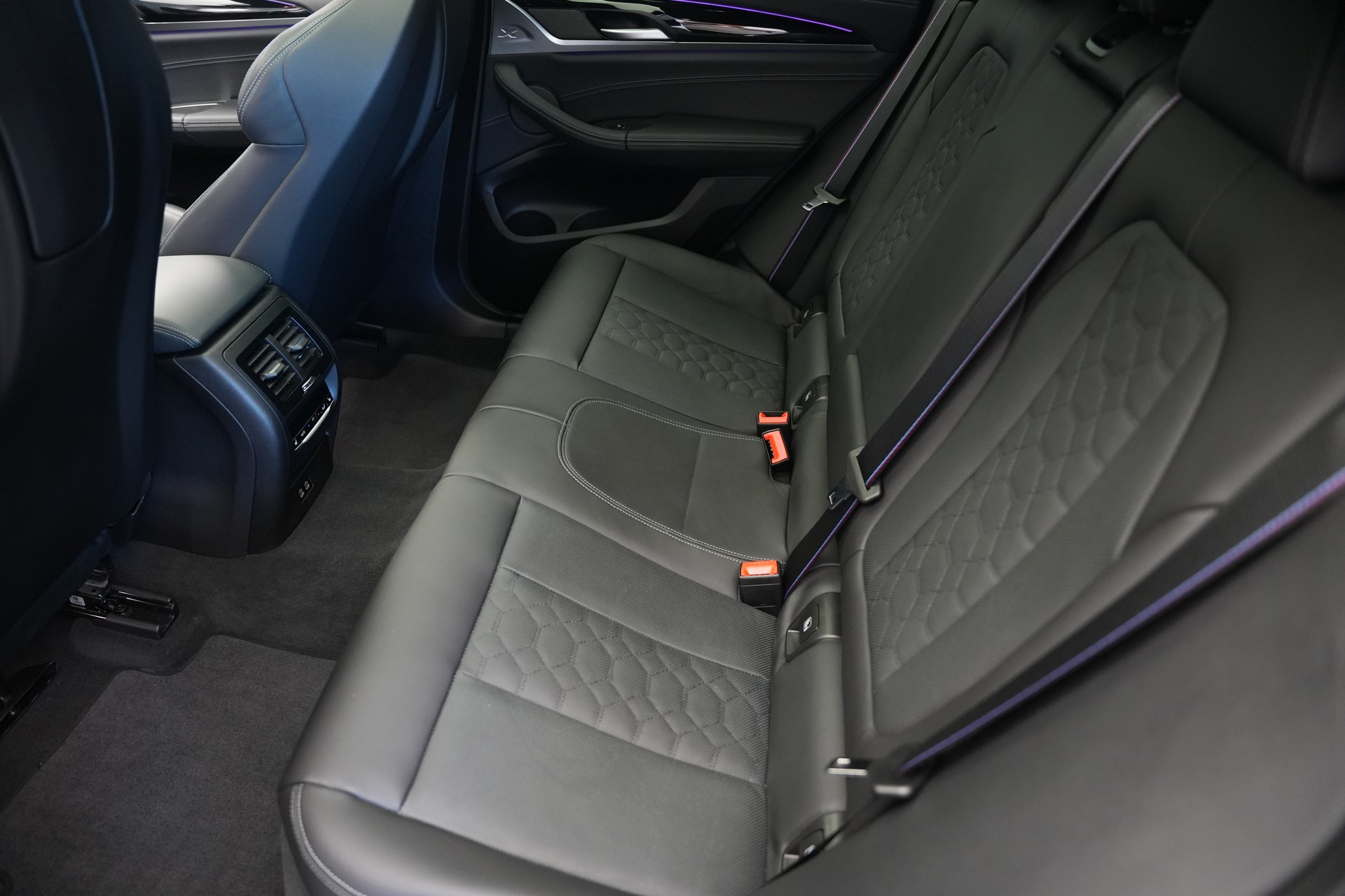 BMW X4M xDrive M Competition Steptronic *Panorama* *Lenkradheizung* *HuD*-image-17