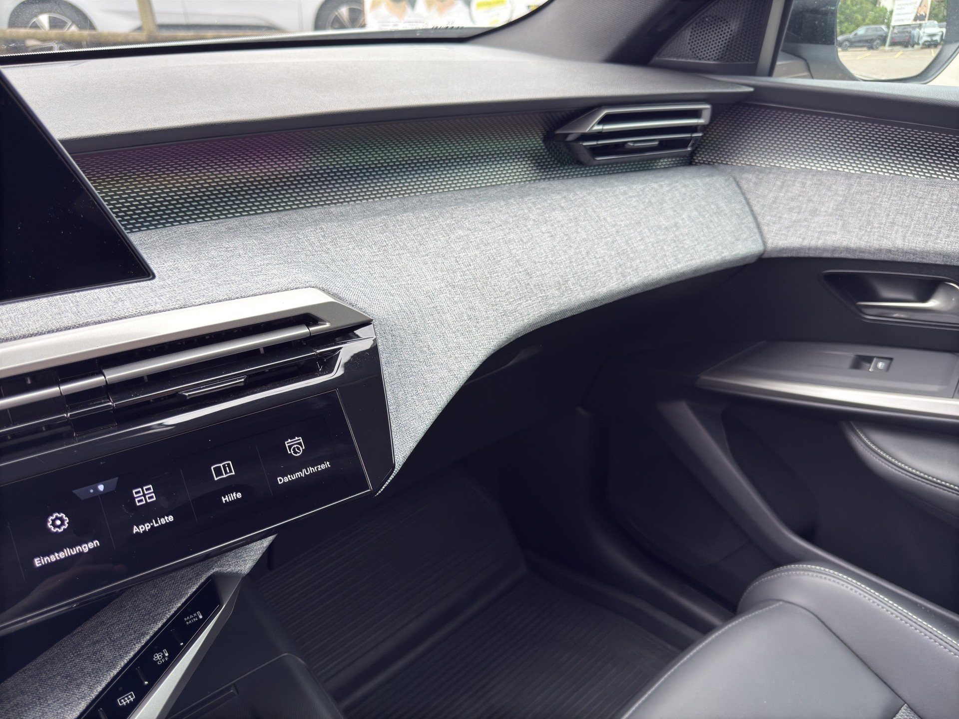 PEUGEOT 5008 1.2 Hybrid e-DCS6 GT 7 Plätzer-image-36