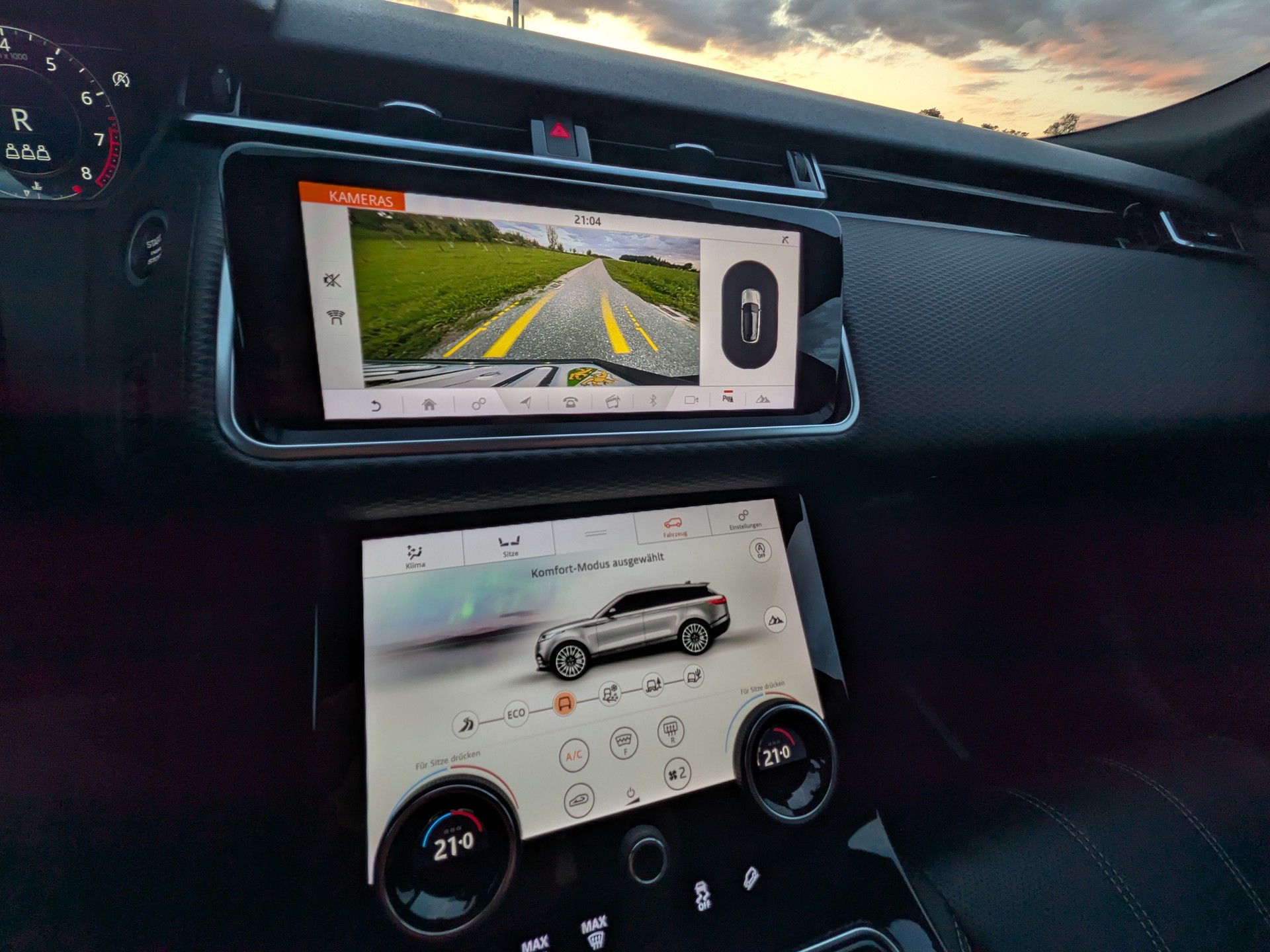 LAND ROVER Range Rover Velar R-Dynamic P 250 SE Automatic-image-18