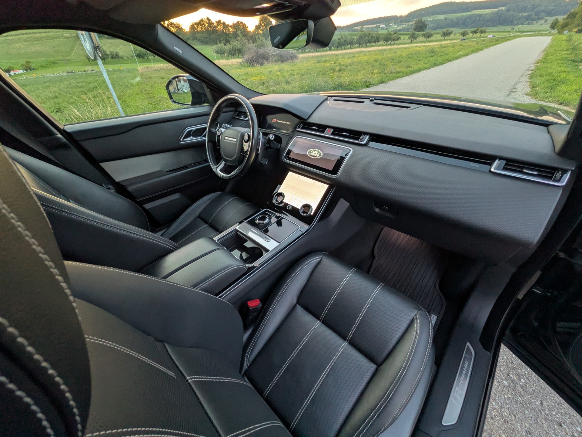 LAND ROVER Range Rover Velar R-Dynamic P 250 SE Automatic-image-14