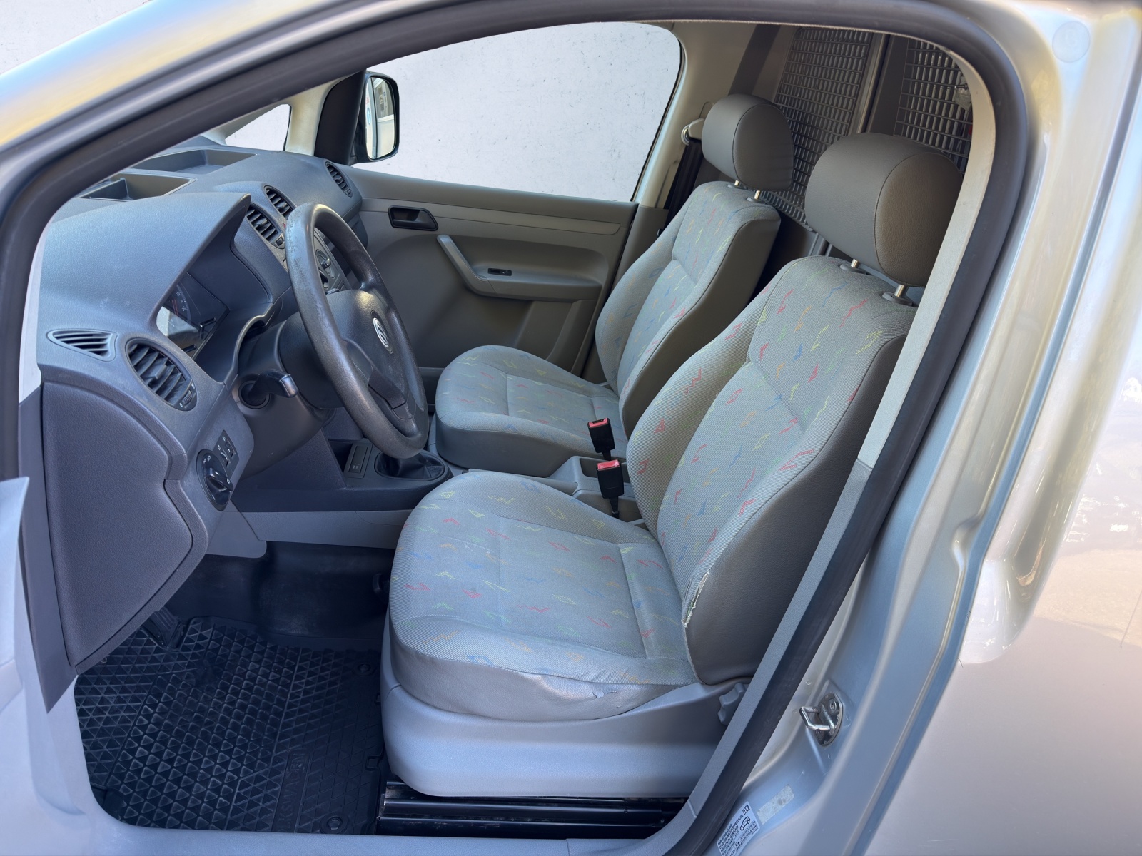 VW Caddy 1.4-image-6