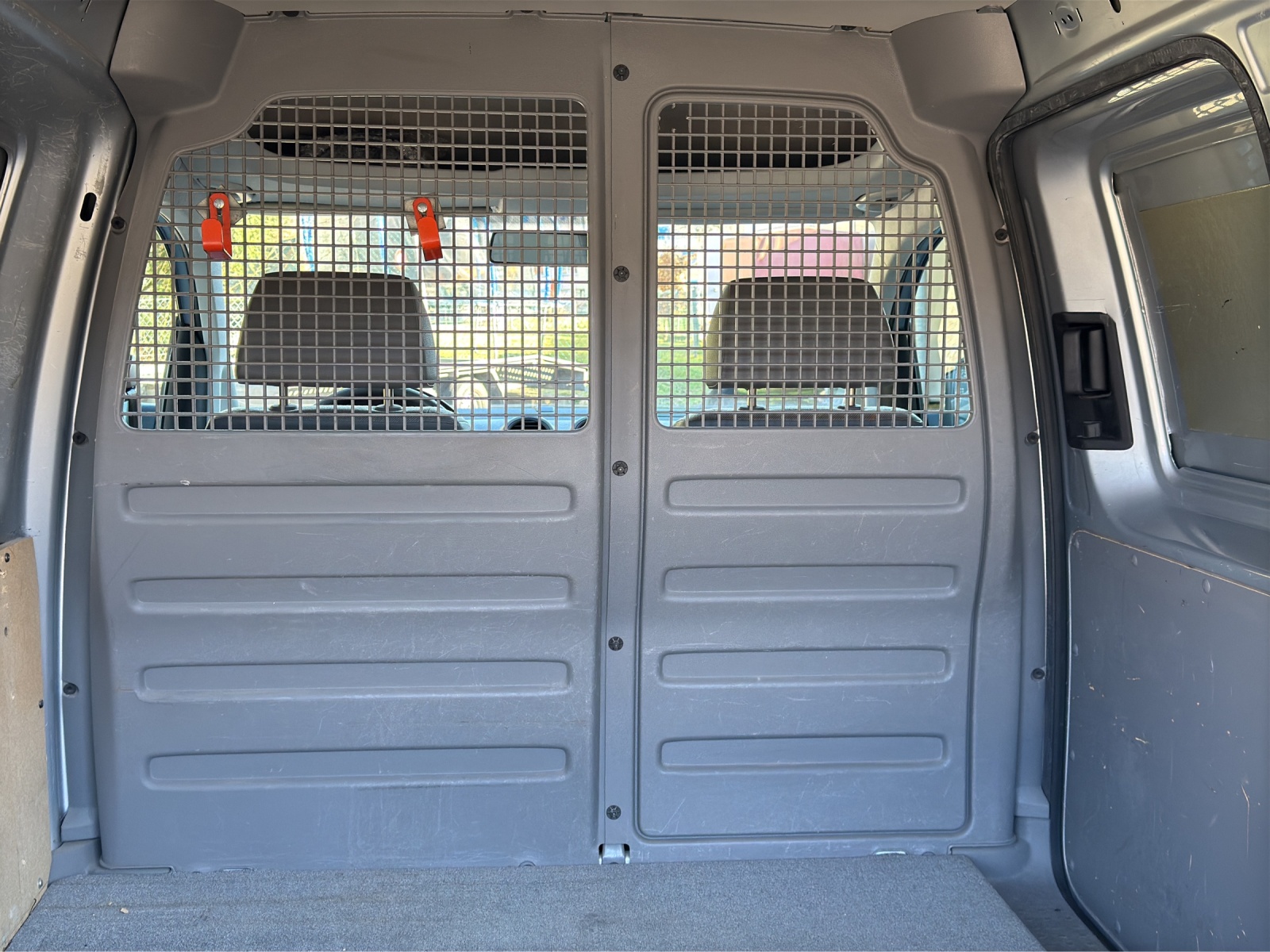 VW Caddy 1.4-image-13
