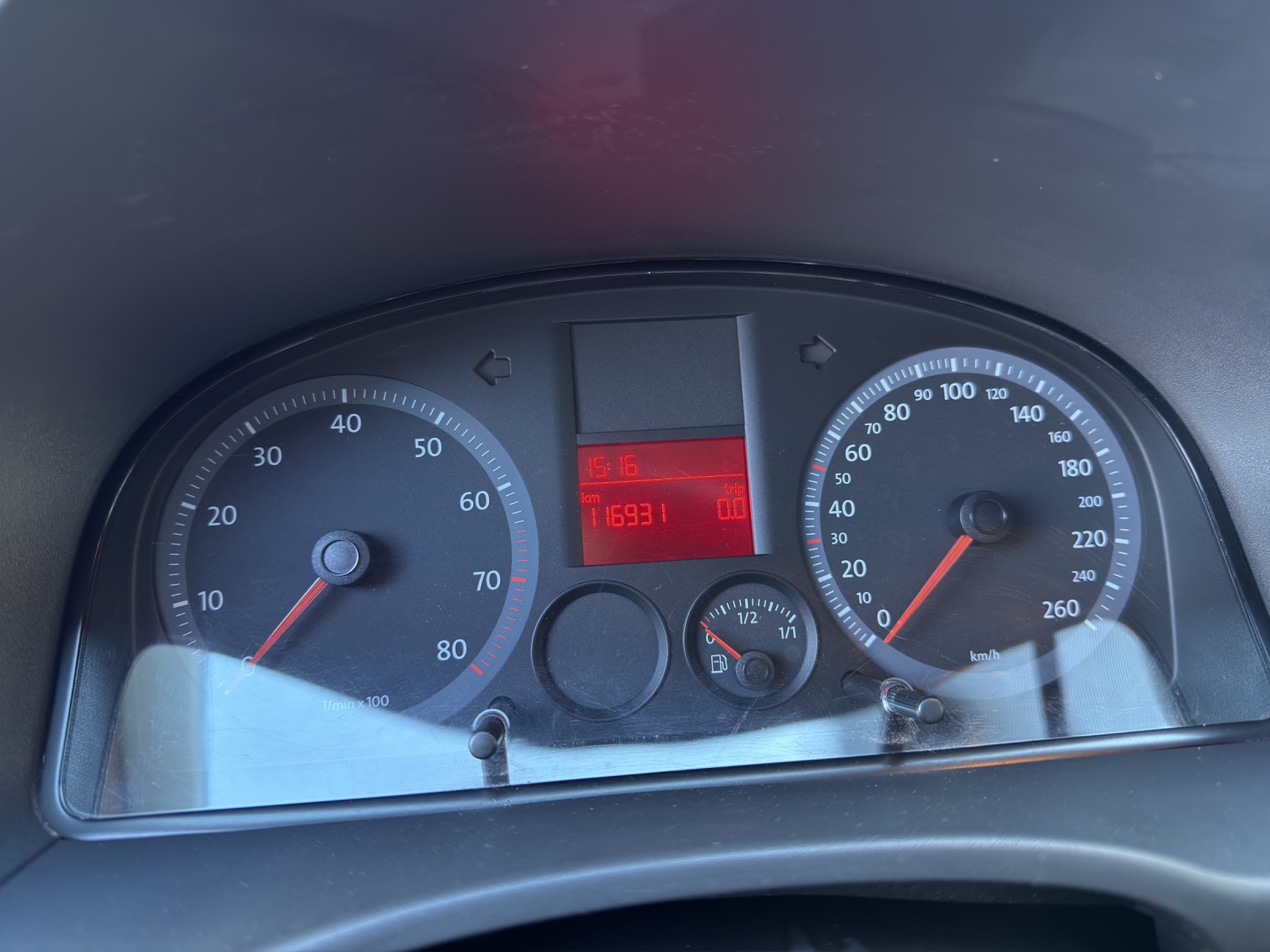 VW Caddy 1.4-image-8