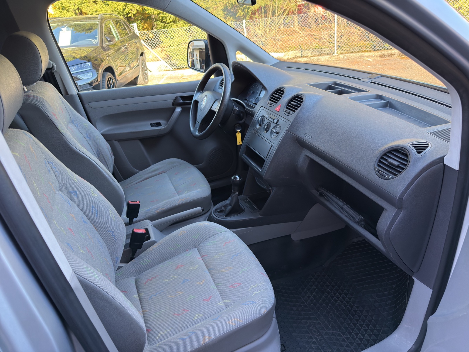VW Caddy 1.4-image-15