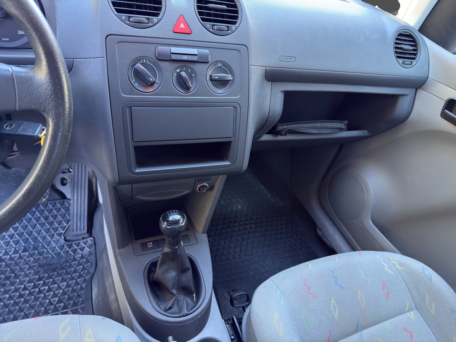 VW Caddy 1.4-image-10