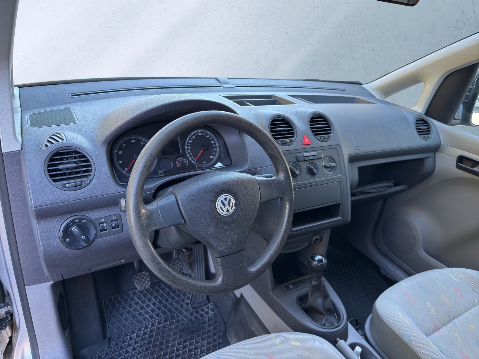 VW Caddy 1.4-image-9