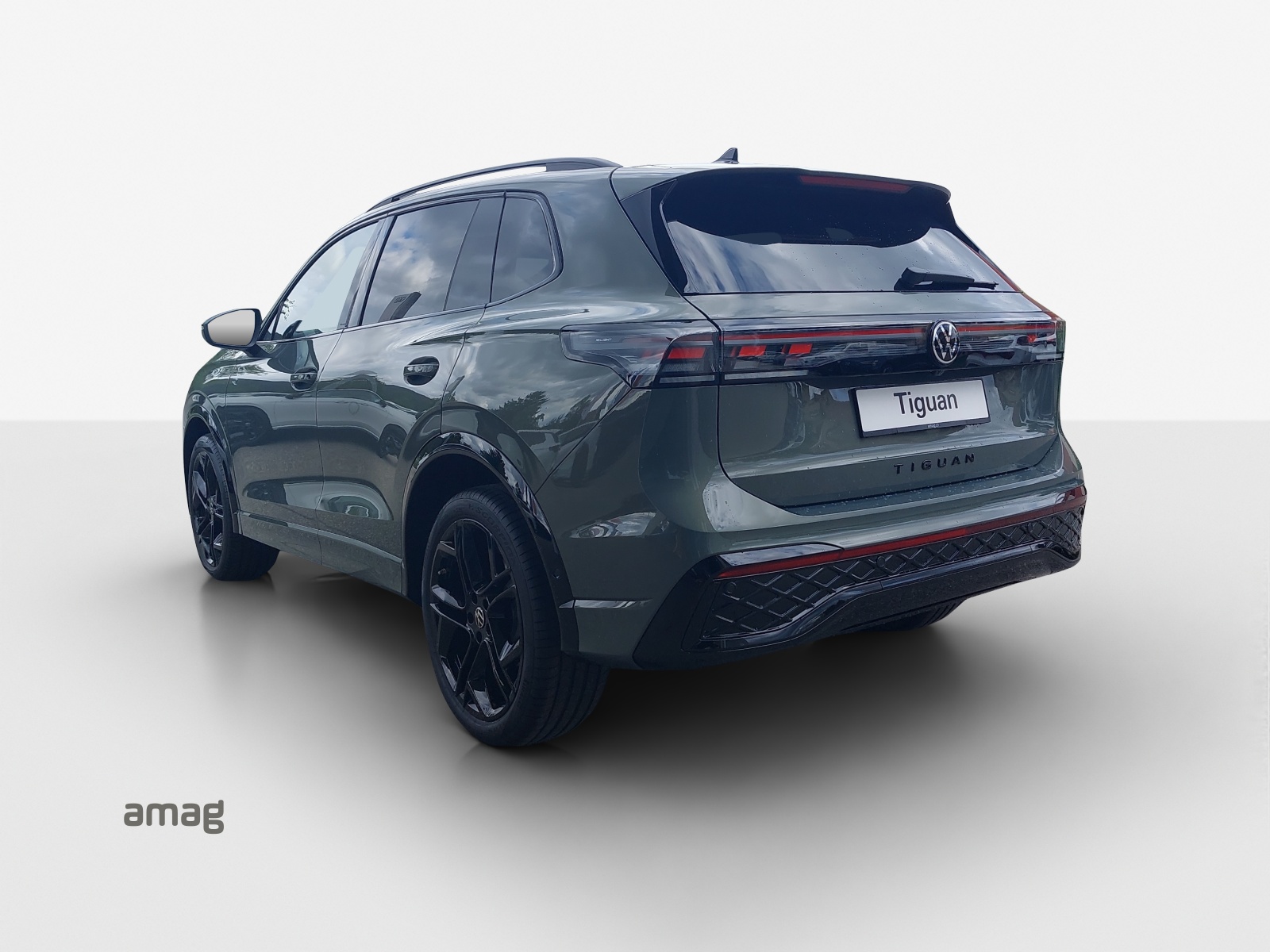 VW Tiguan 2.0 TSI DSG R-Line 4Motion-image-2