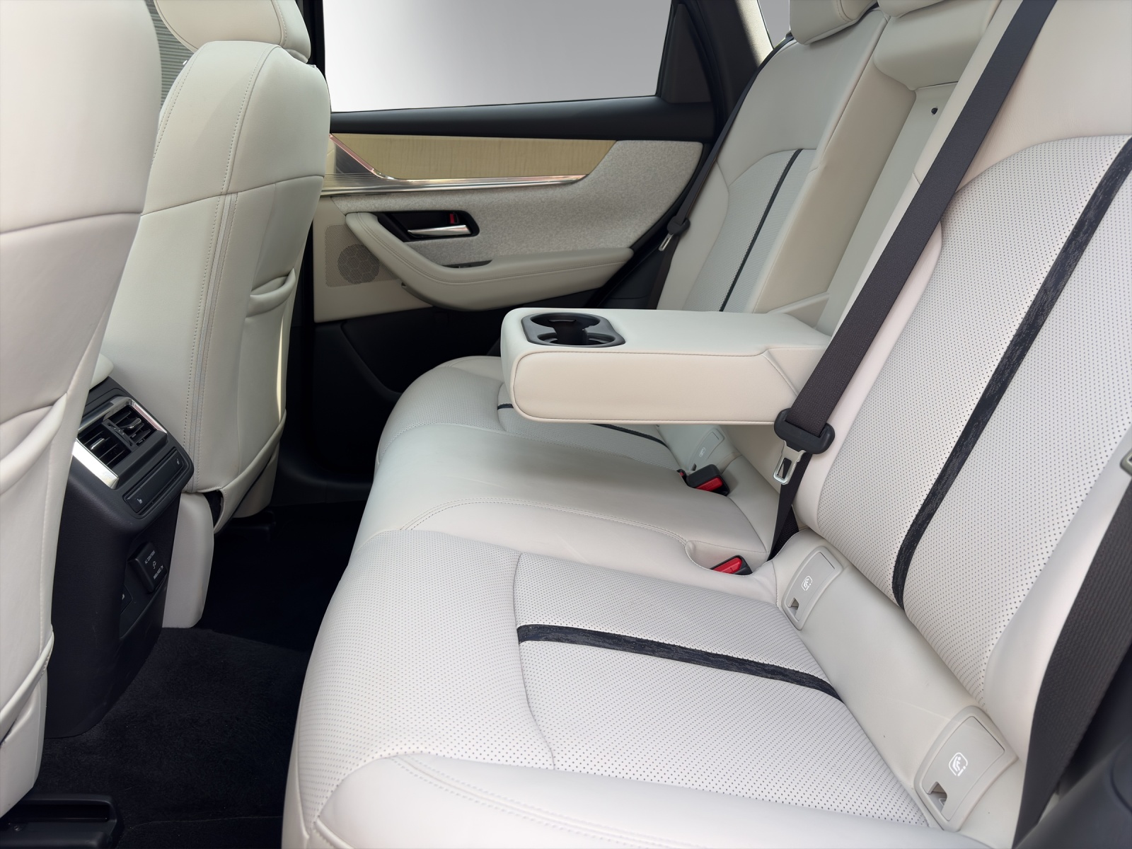 MAZDA CX-60 e-Sky. 327 Tak. AWD-image-9