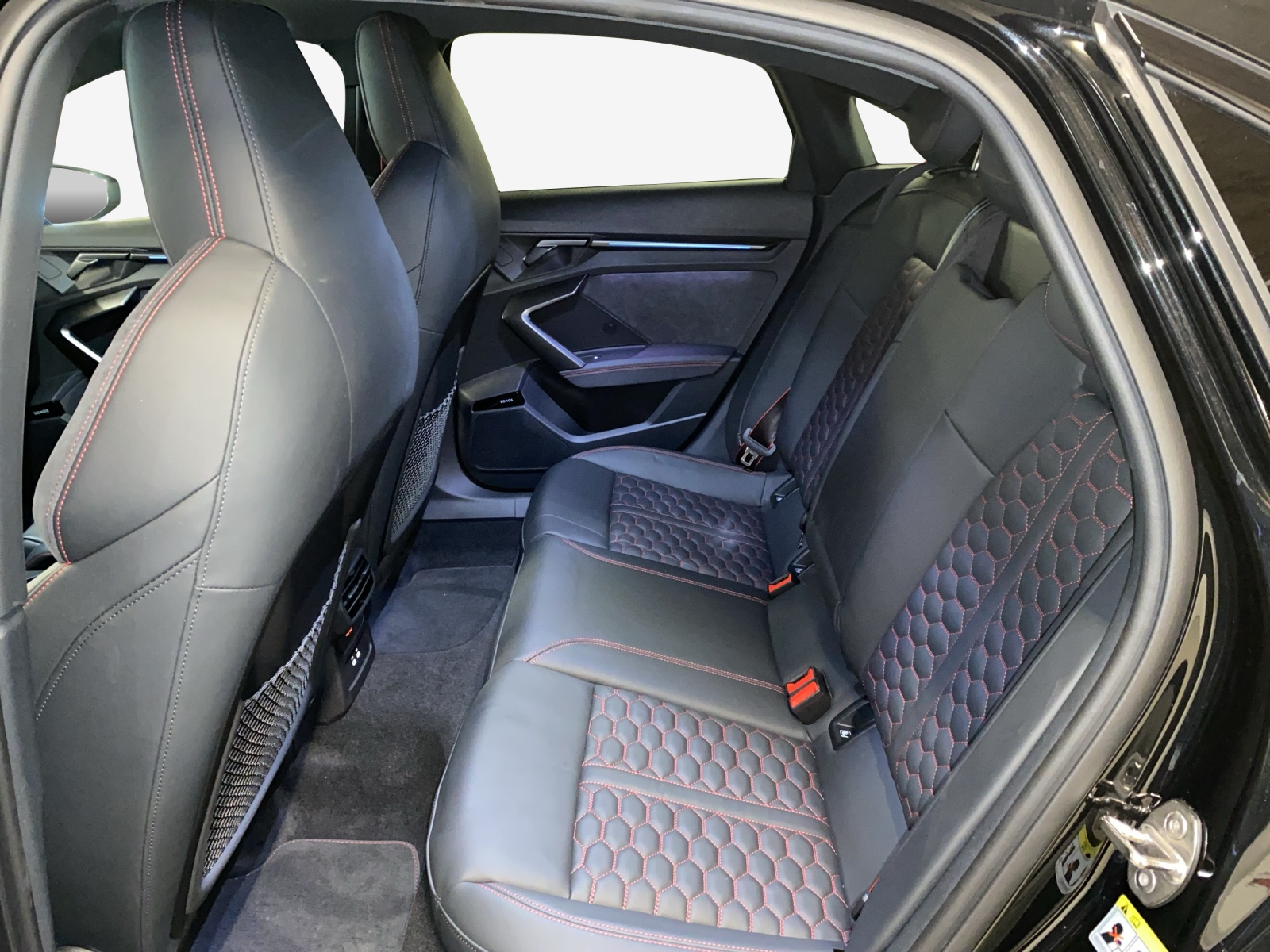 AUDI RS3 Limousine 2.5 TSI quattro S-tronic-image-11