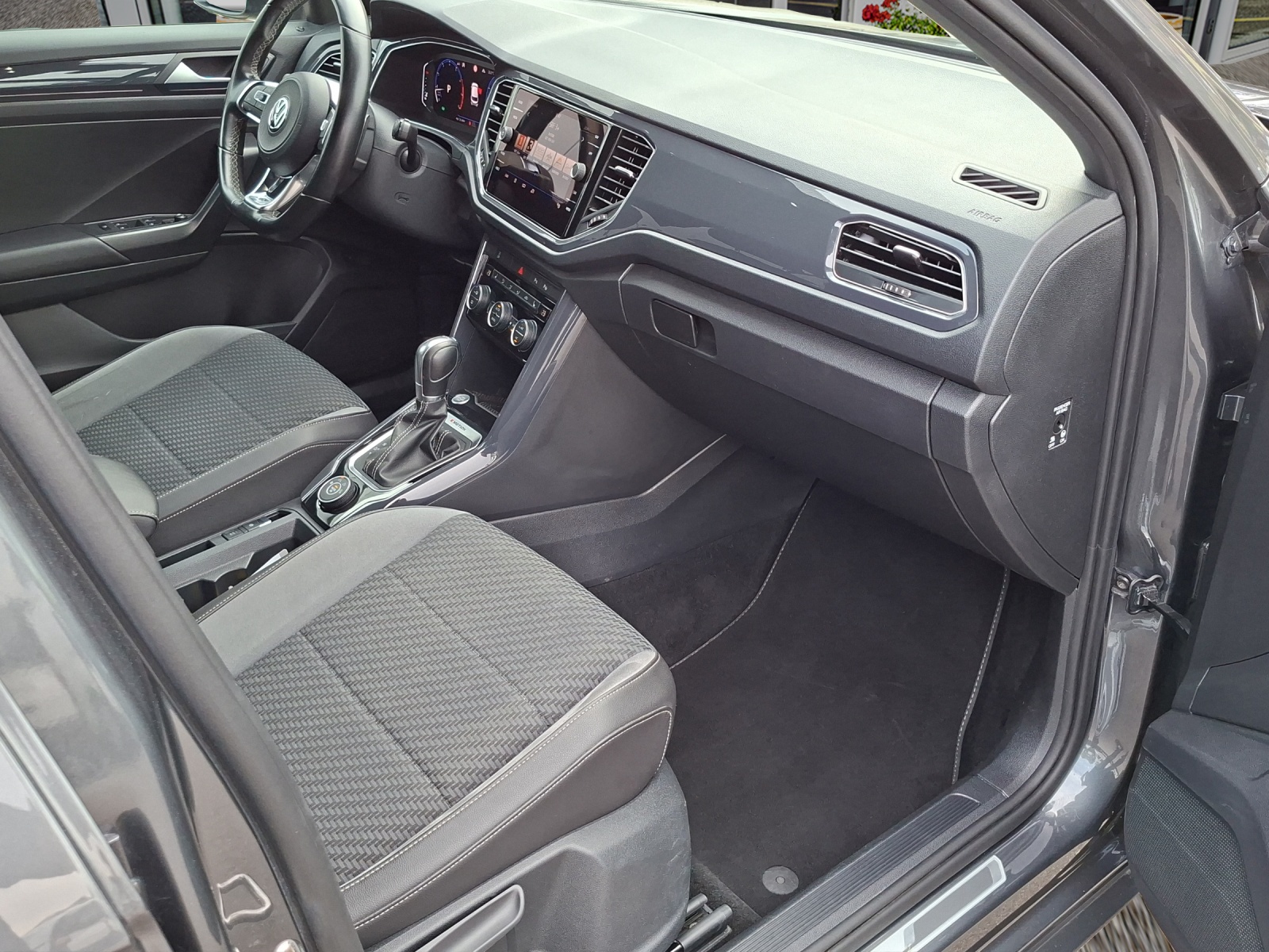 VW T-Roc 2.0 TSI Sport DSG 4Motion-image-19