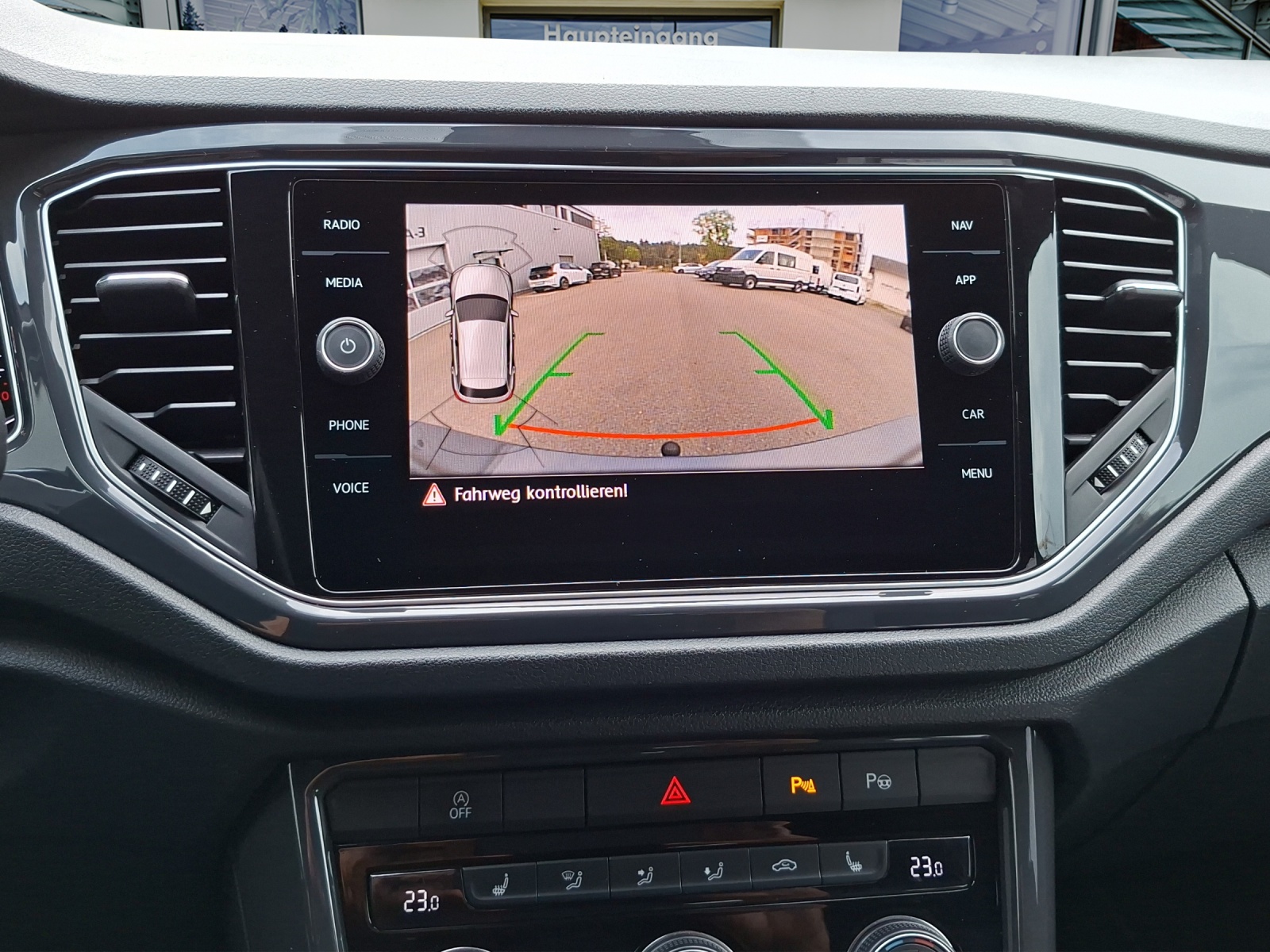 VW T-Roc 2.0 TSI Sport DSG 4Motion-image-18