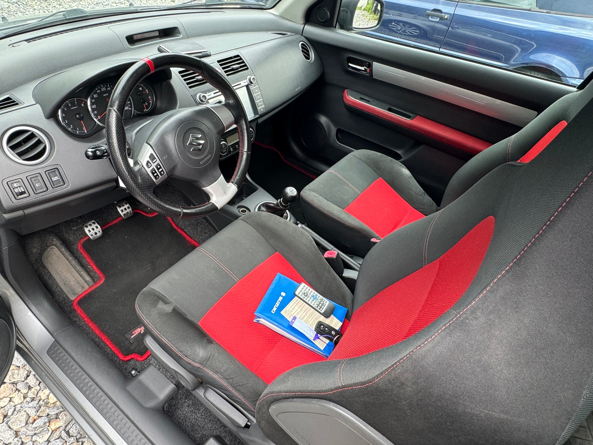 SUZUKI Swift 1.6i 16V Sport-image-12