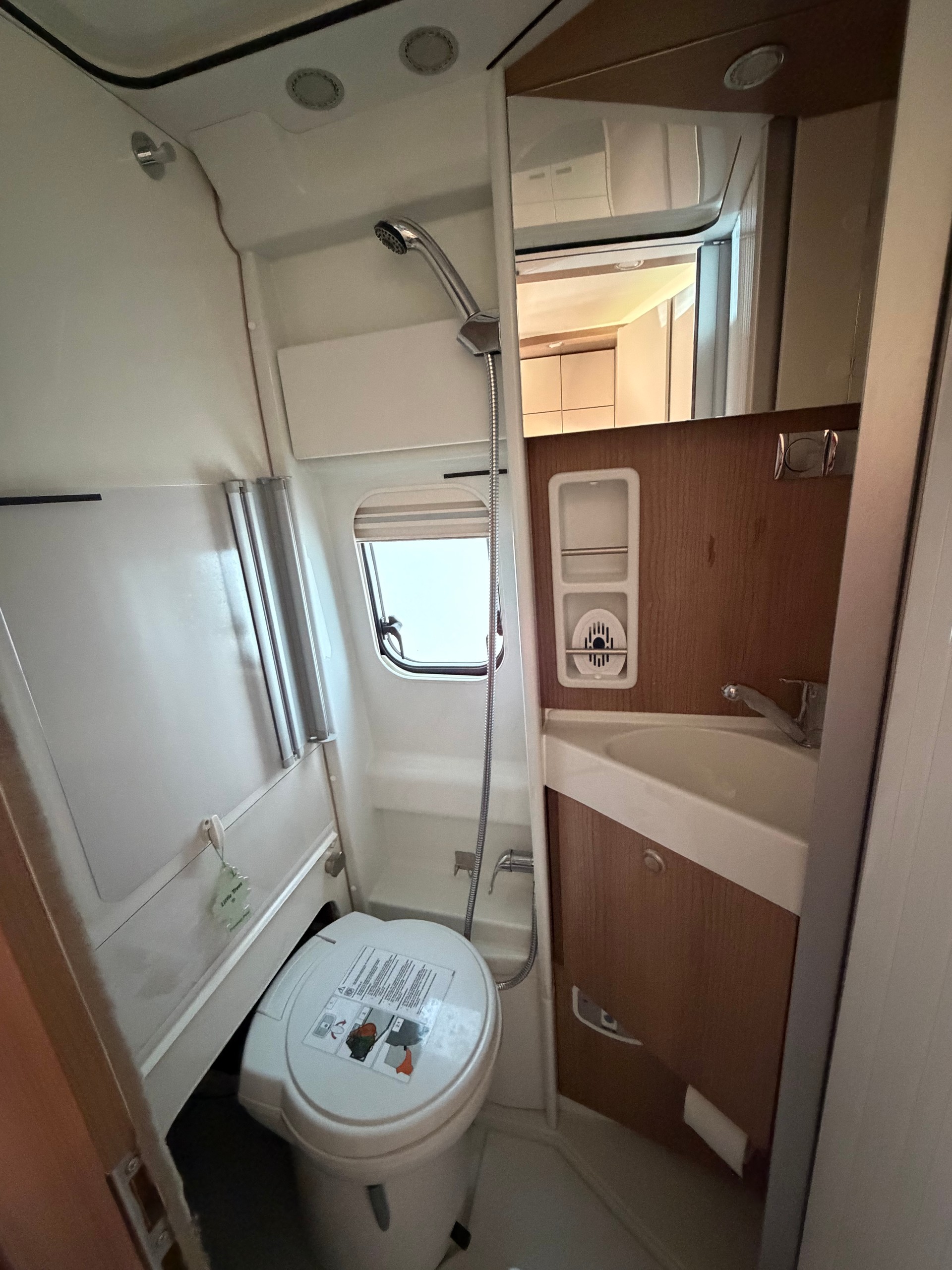 MALIBU Van 640 Charming Professional-image-4