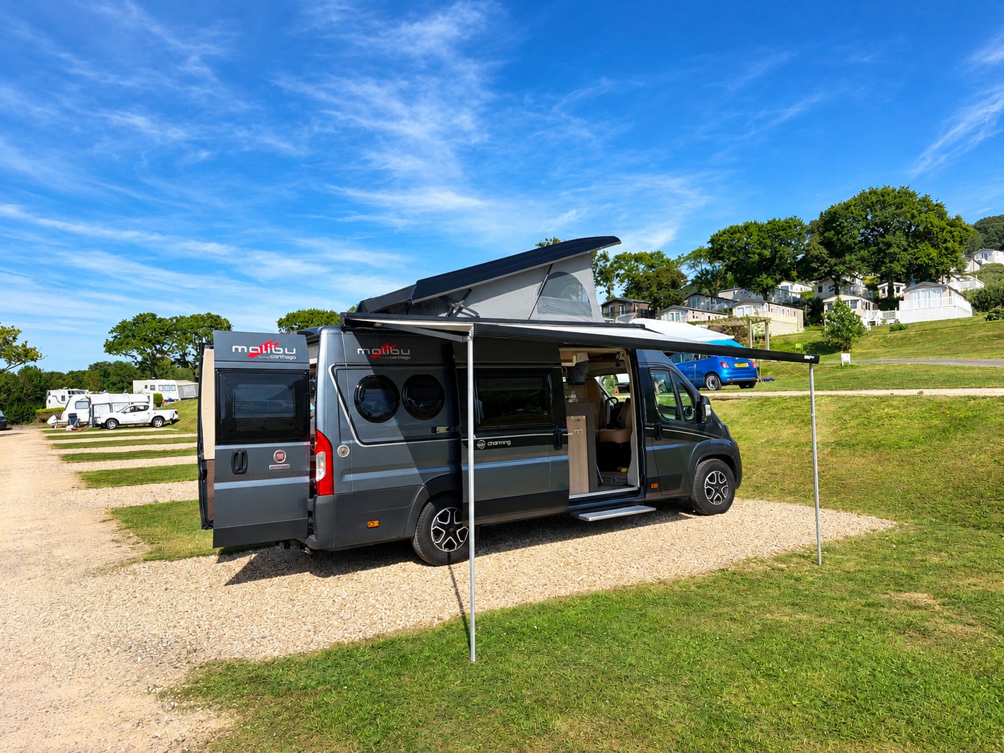 MALIBU Van 640 Charming Professional-image-0