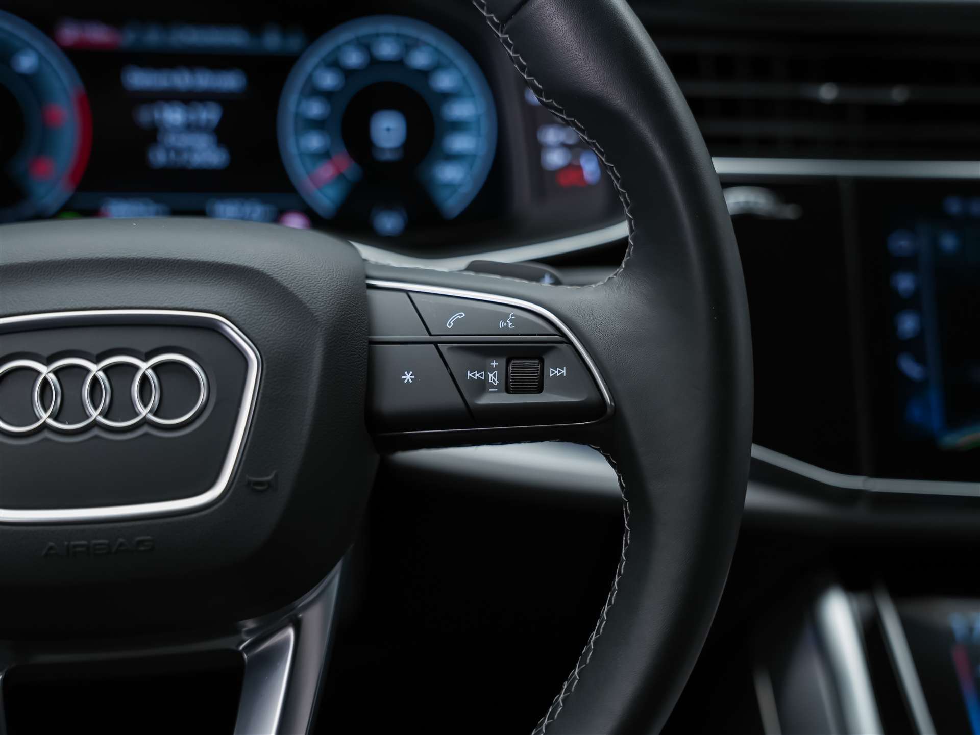 AUDI Q7 45 TDI quattro tiptronic *7 Plätzer*22" Felgen*Head Up*360° Kamera*-image-31