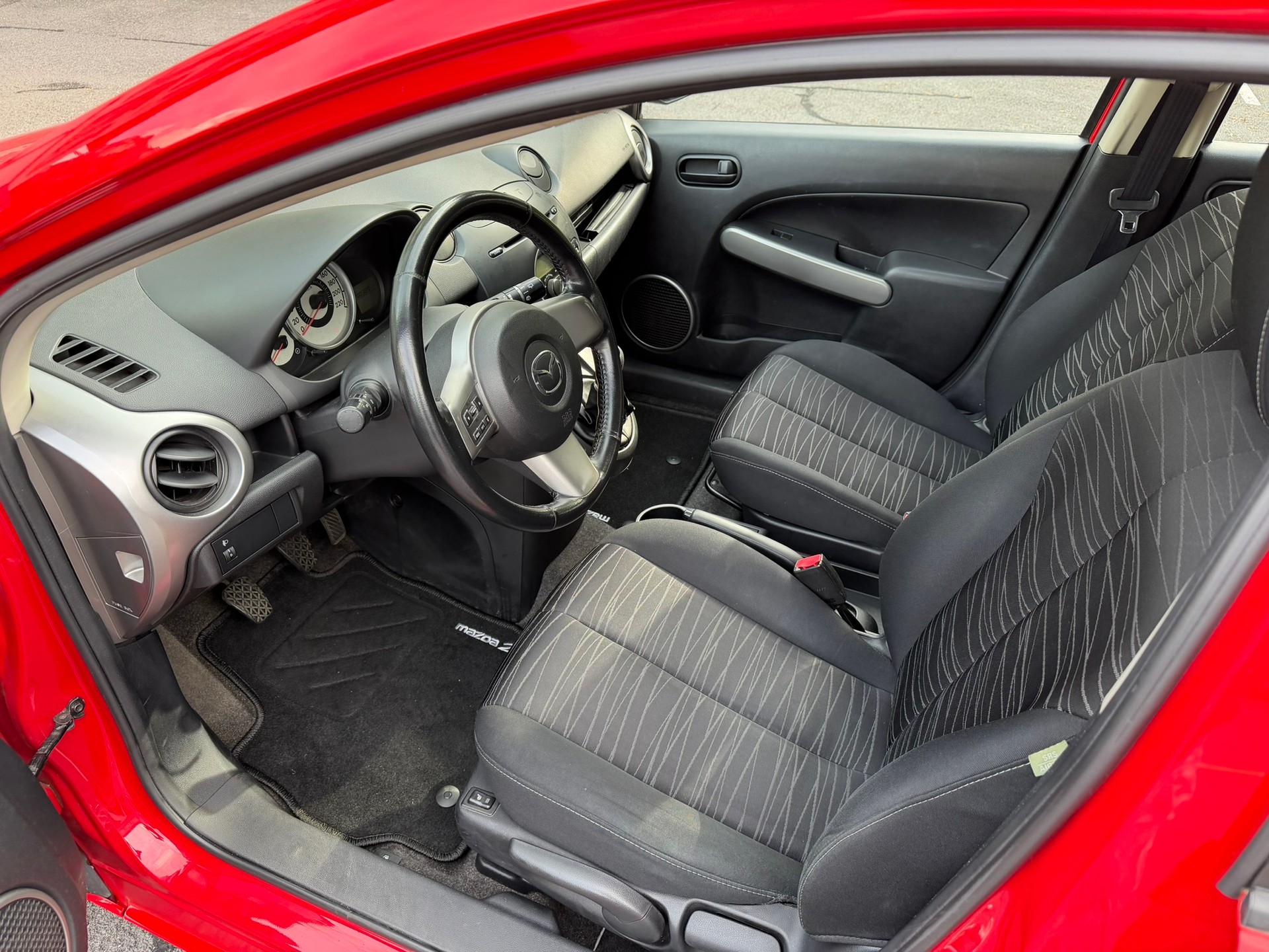 MAZDA 2 1.3i 16V Exclusive-image-8