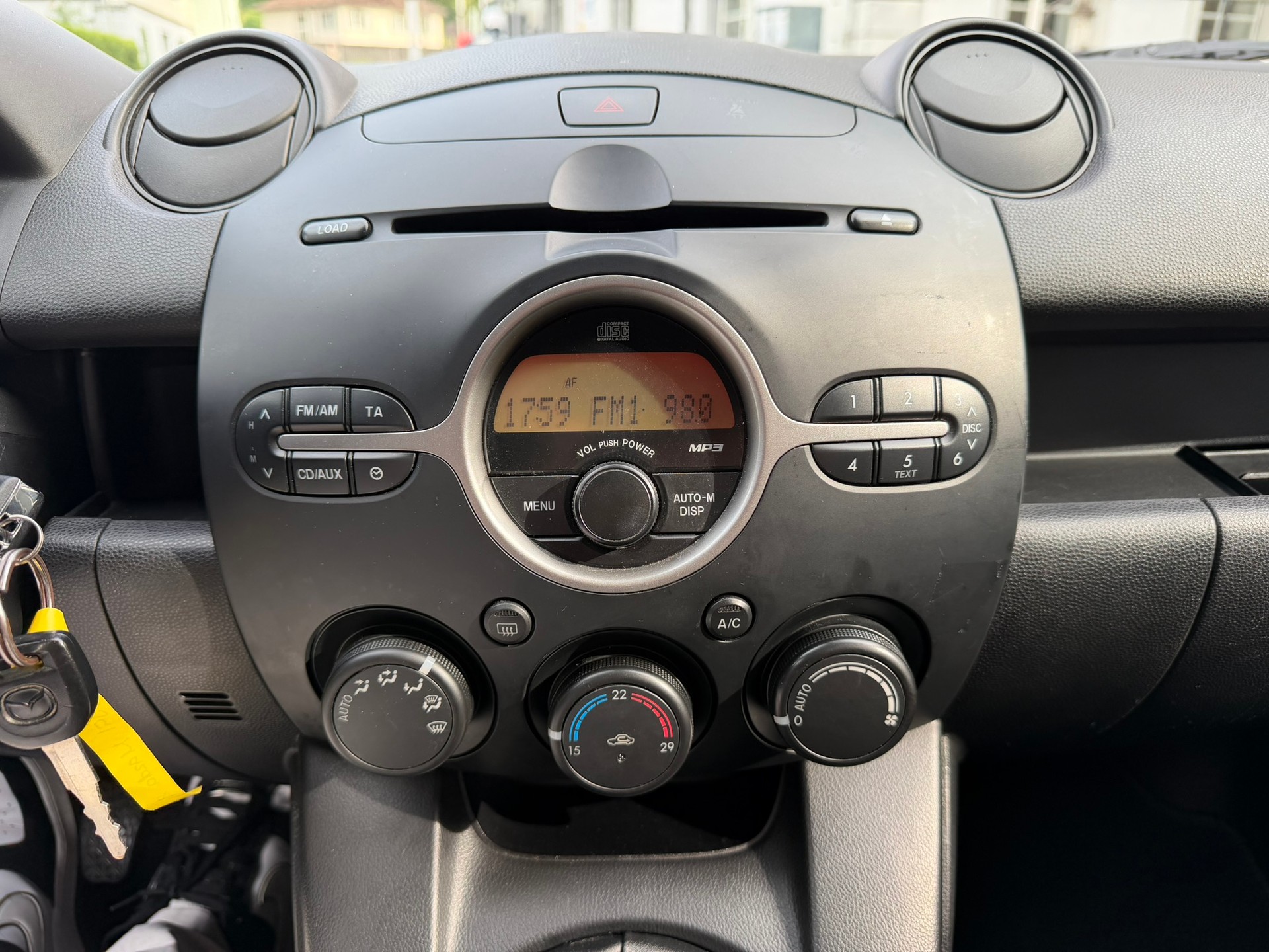 MAZDA 2 1.3i 16V Exclusive-image-14