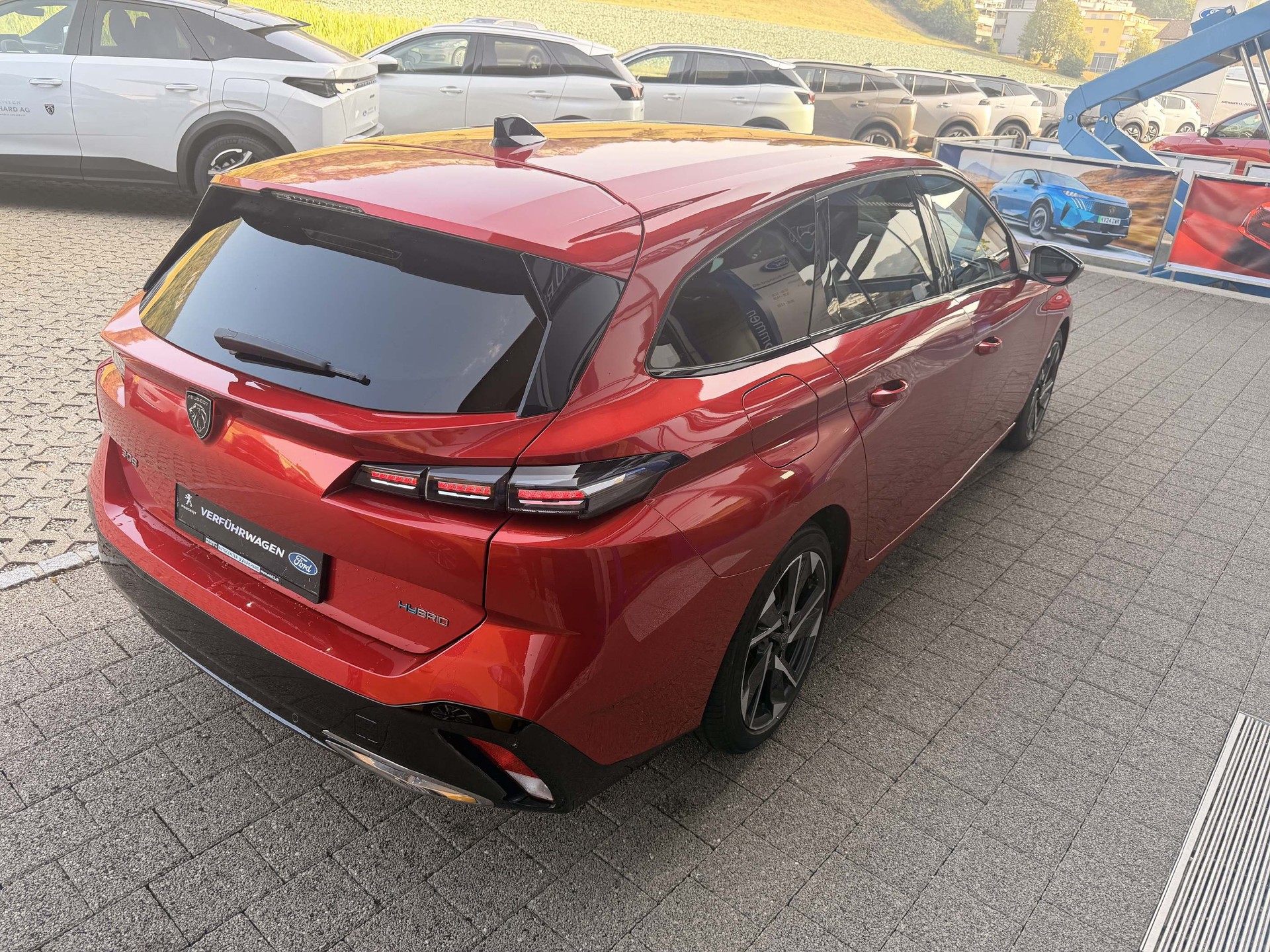 PEUGEOT 308 SW 1.6 PHEV 180 Allure-image-4