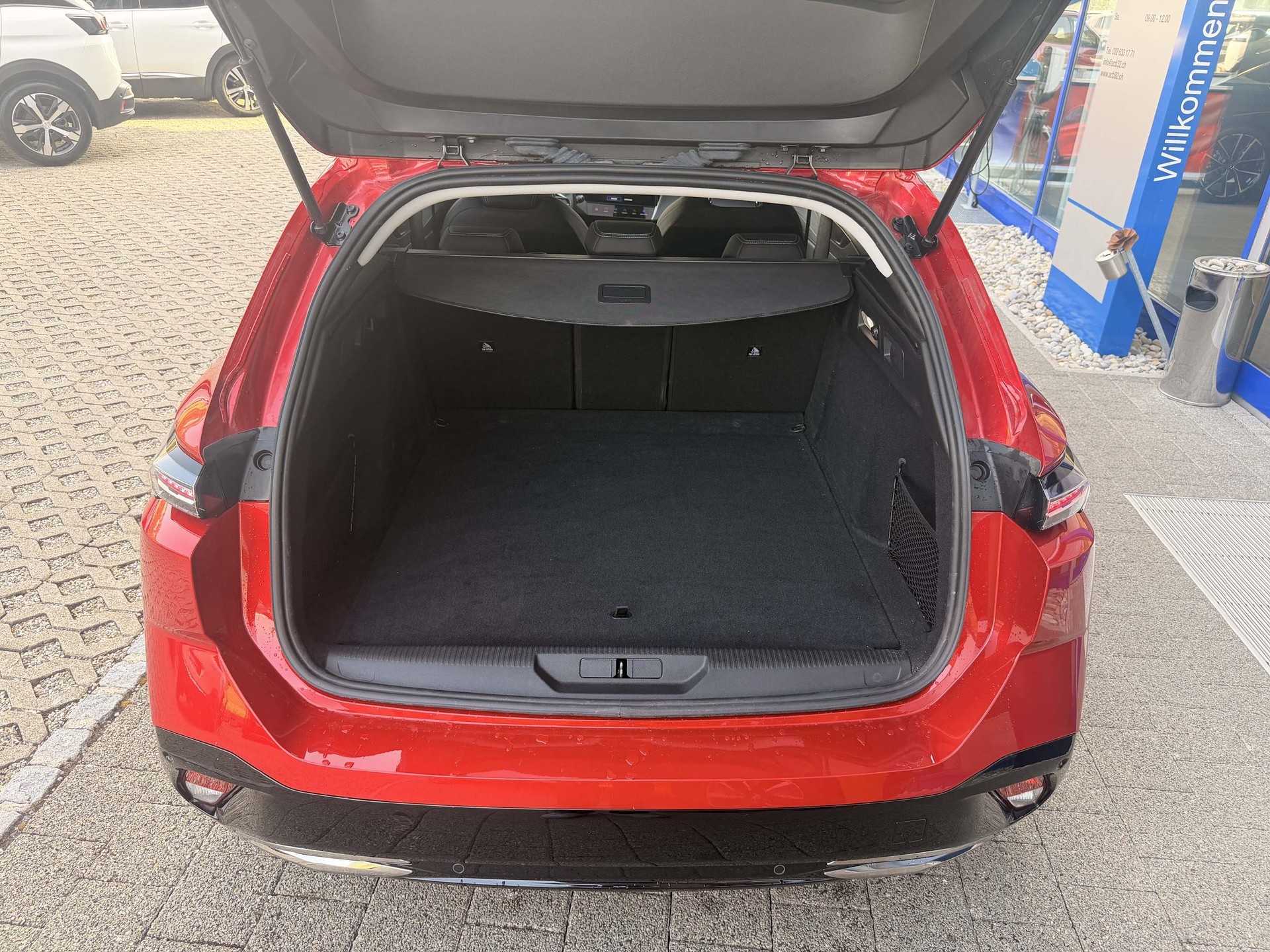 PEUGEOT 308 SW 1.6 PHEV 180 Allure-image-7