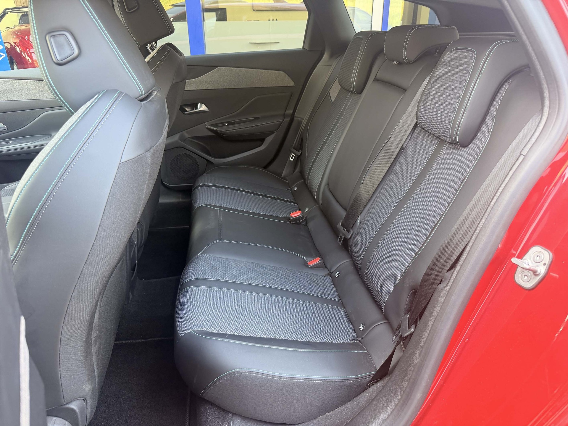 PEUGEOT 308 SW 1.6 PHEV 180 Allure-image-8