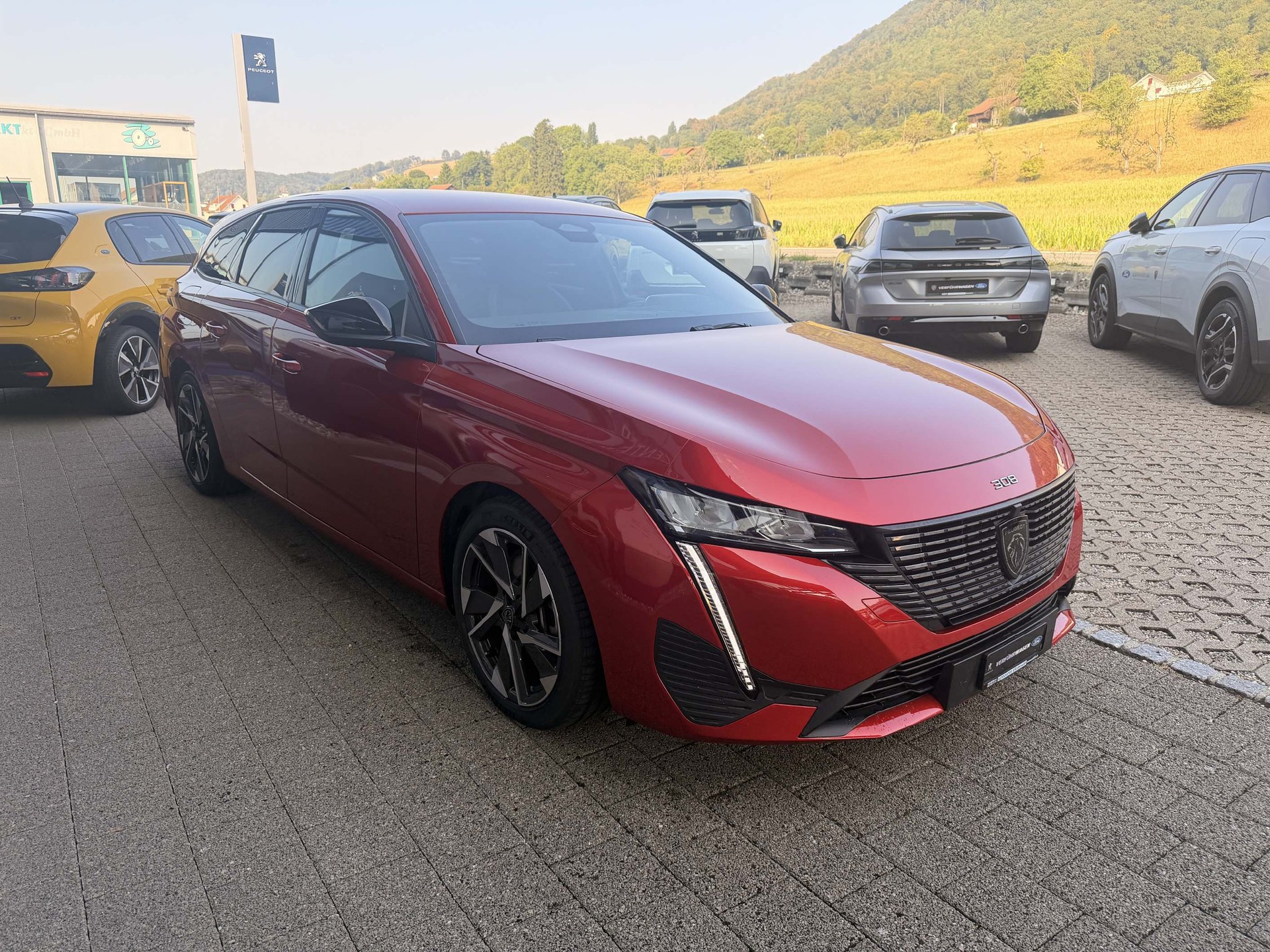 PEUGEOT 308 SW 1.6 PHEV 180 Allure-image-3
