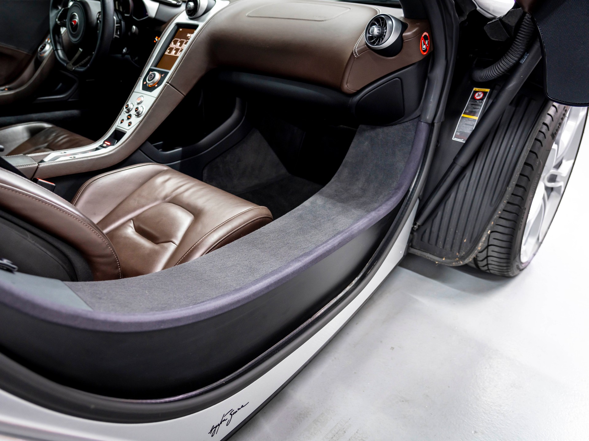 McLAREN MP4-12C Coupé 3.8 V8 SSG-image-20