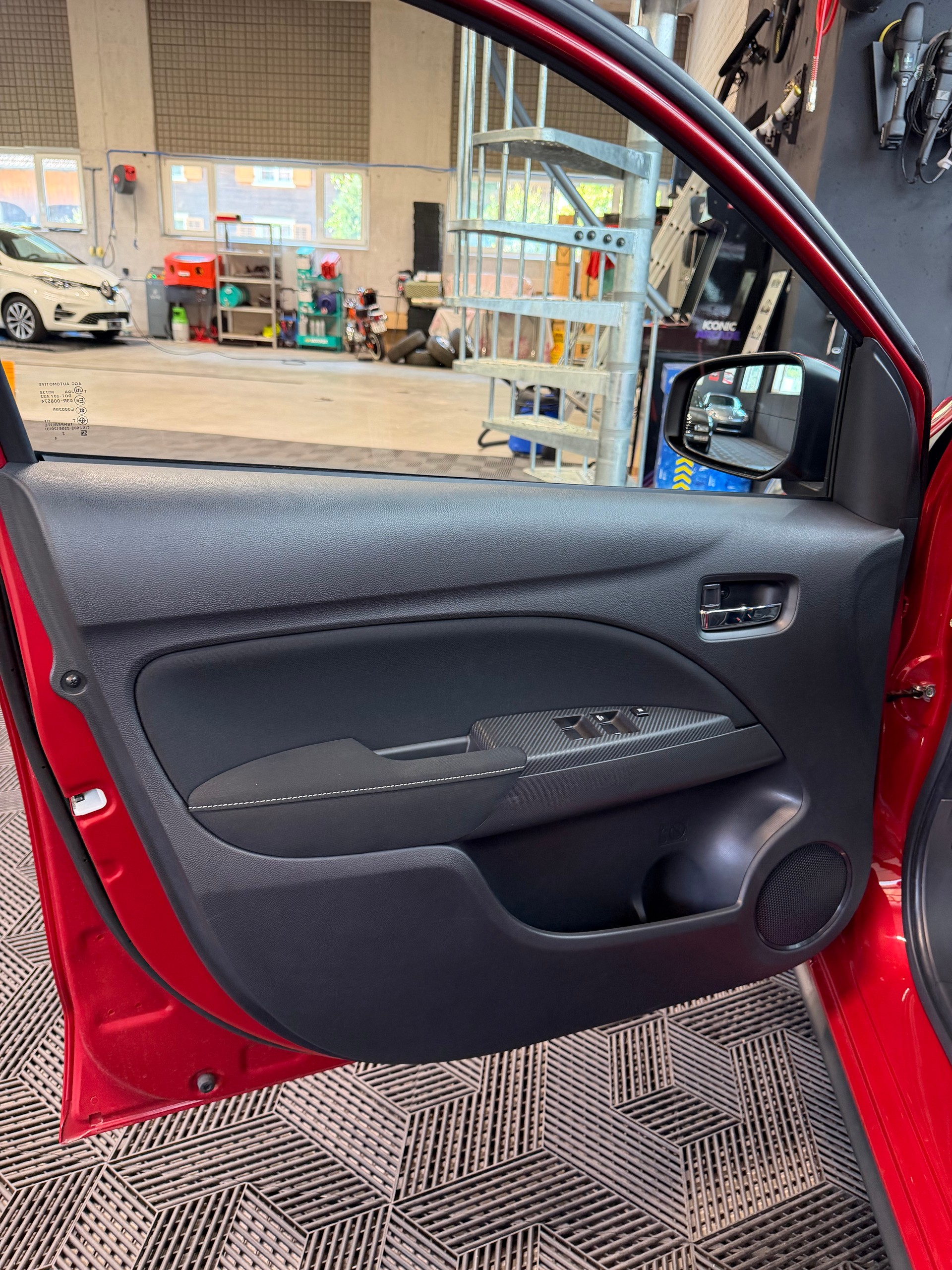 MITSUBISHI Space Star 1.2 CVT Intense+-image-11