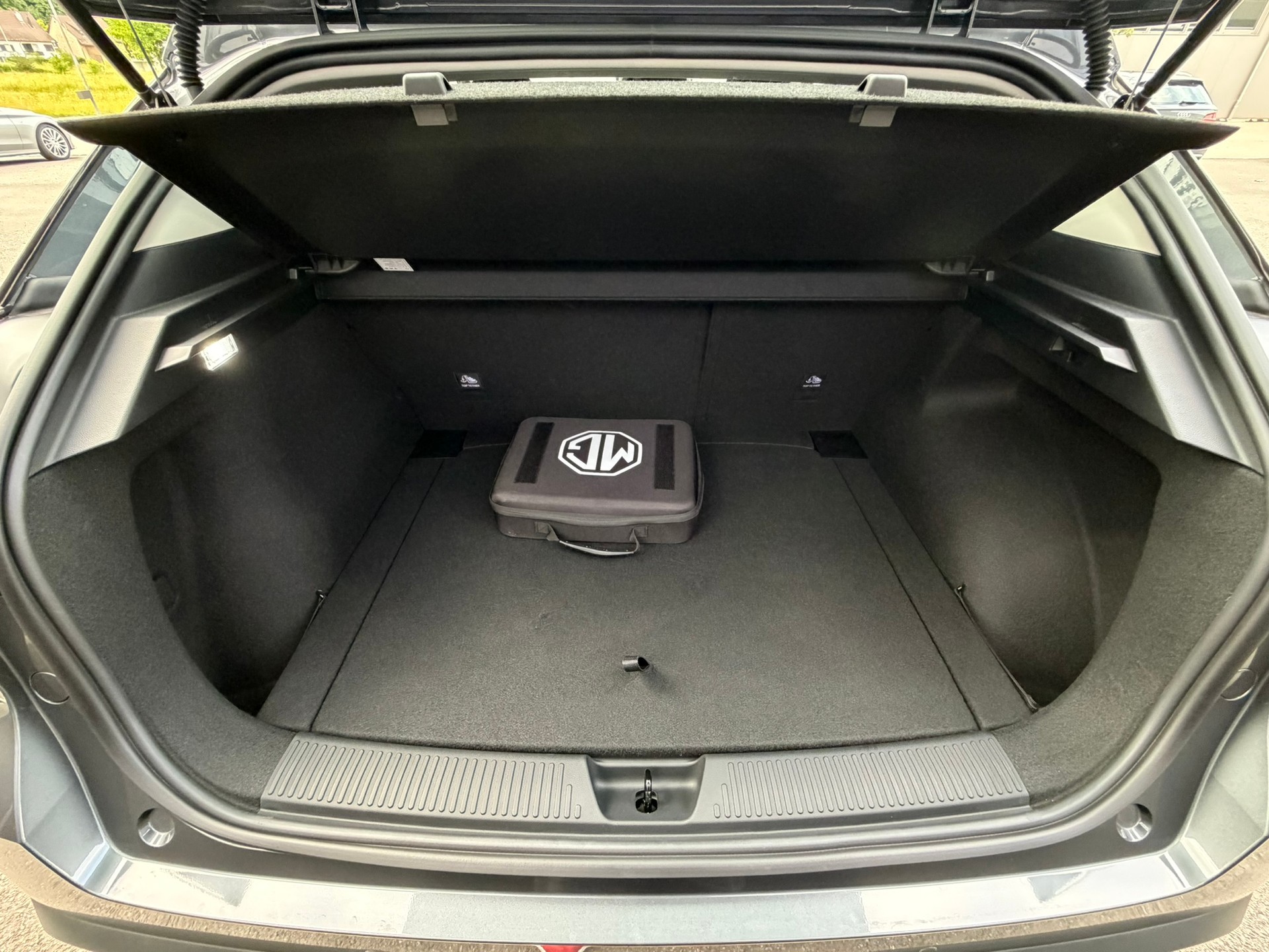 MG 4 EV 64kWh Premium-image-16