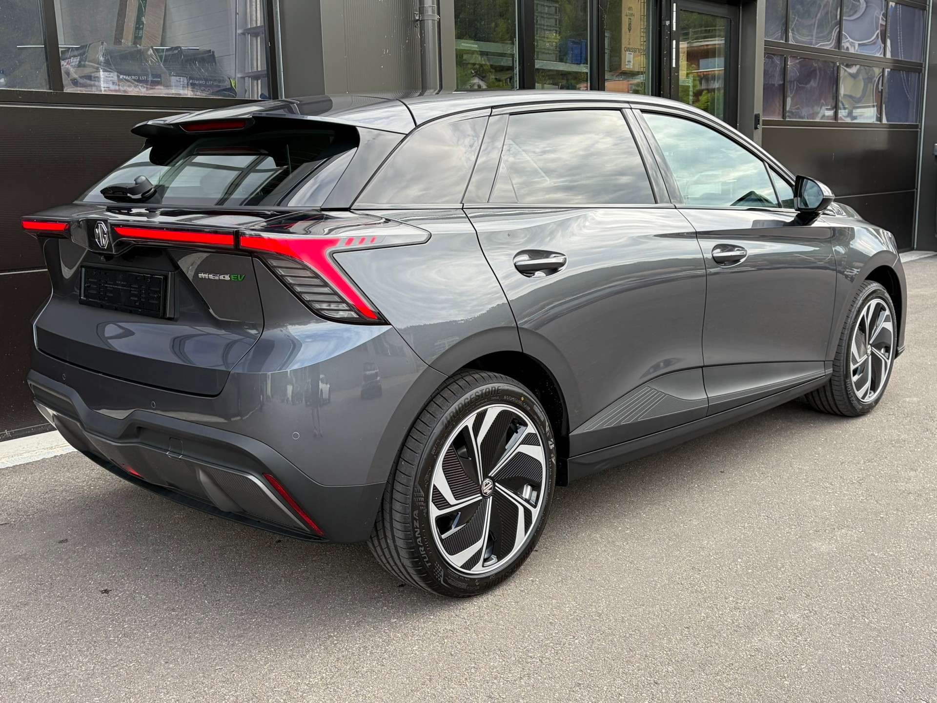 MG 4 EV 64kWh Premium-image-5