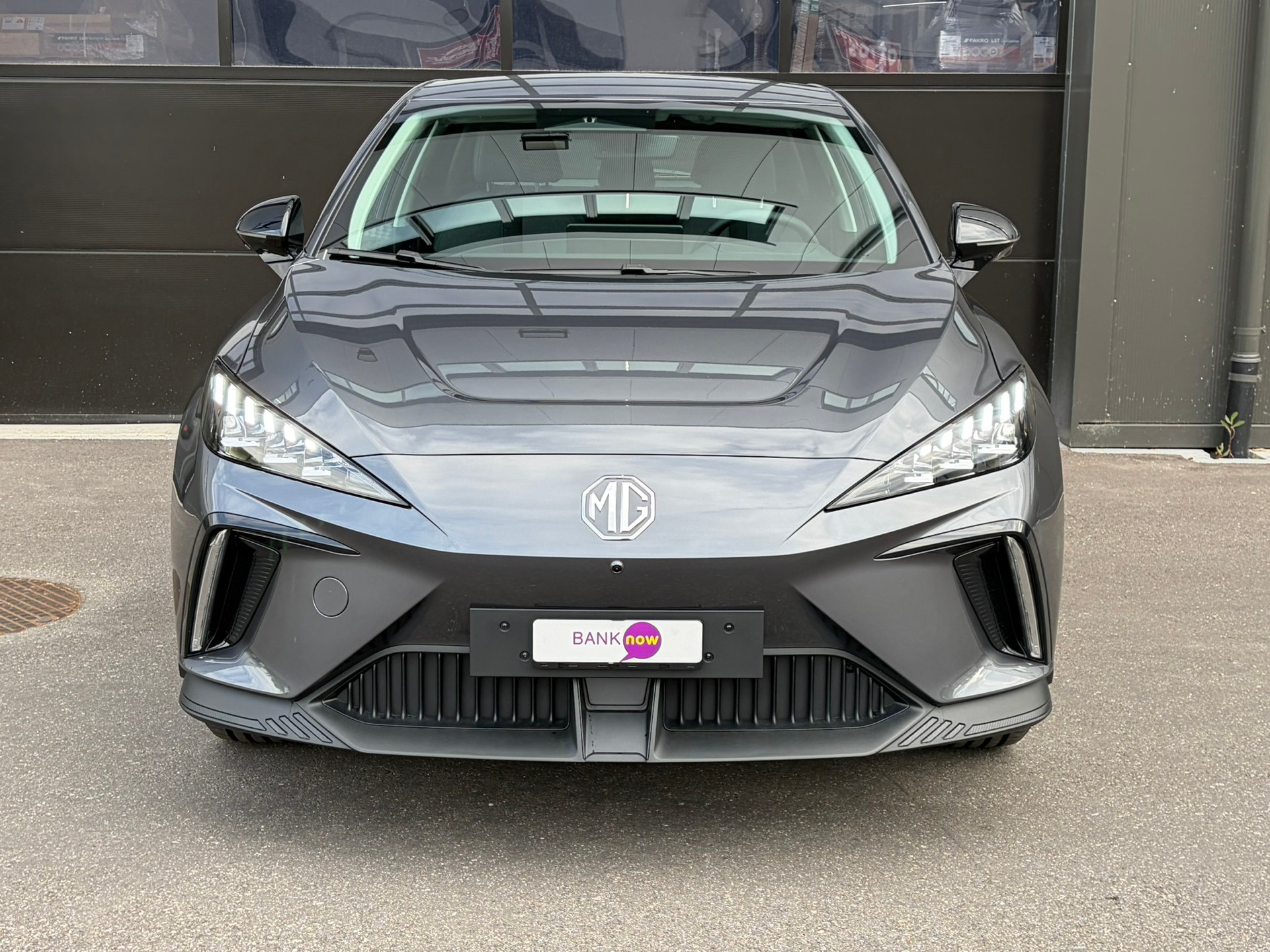 MG 4 EV 64kWh Premium-showroom-element-2