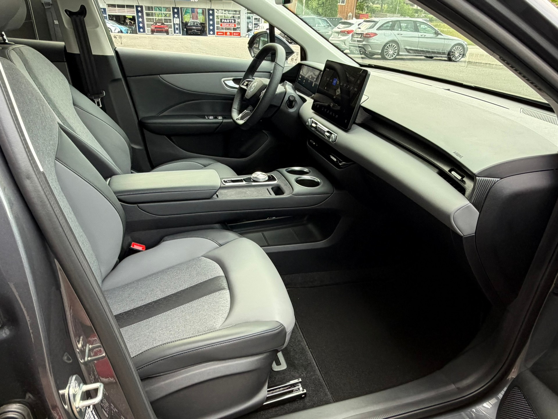MG 4 EV 64kWh Premium-image-12